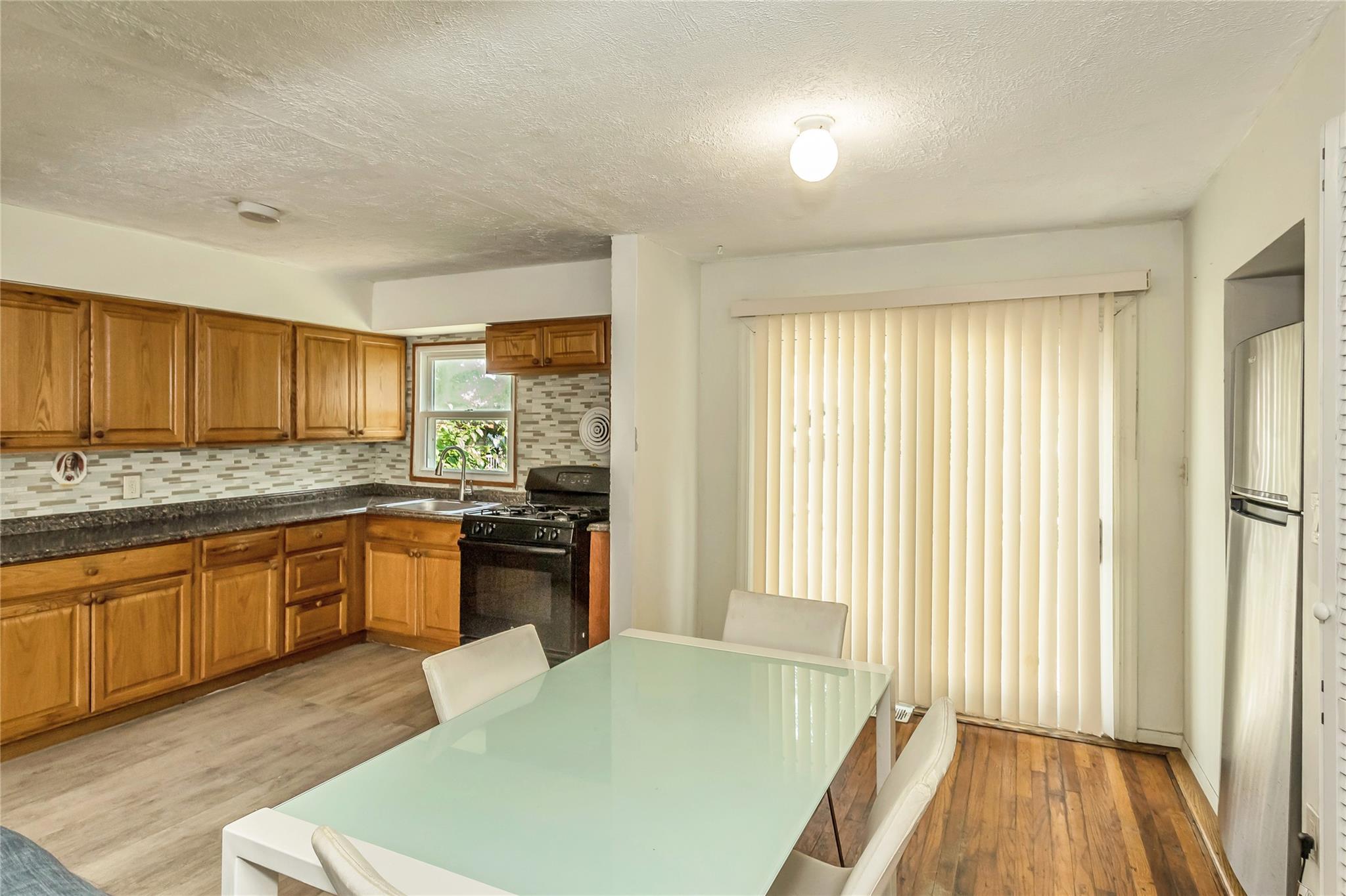 #6 photo, 18 Hilliard Avenue, 東長島 Central Islip , NY 11722