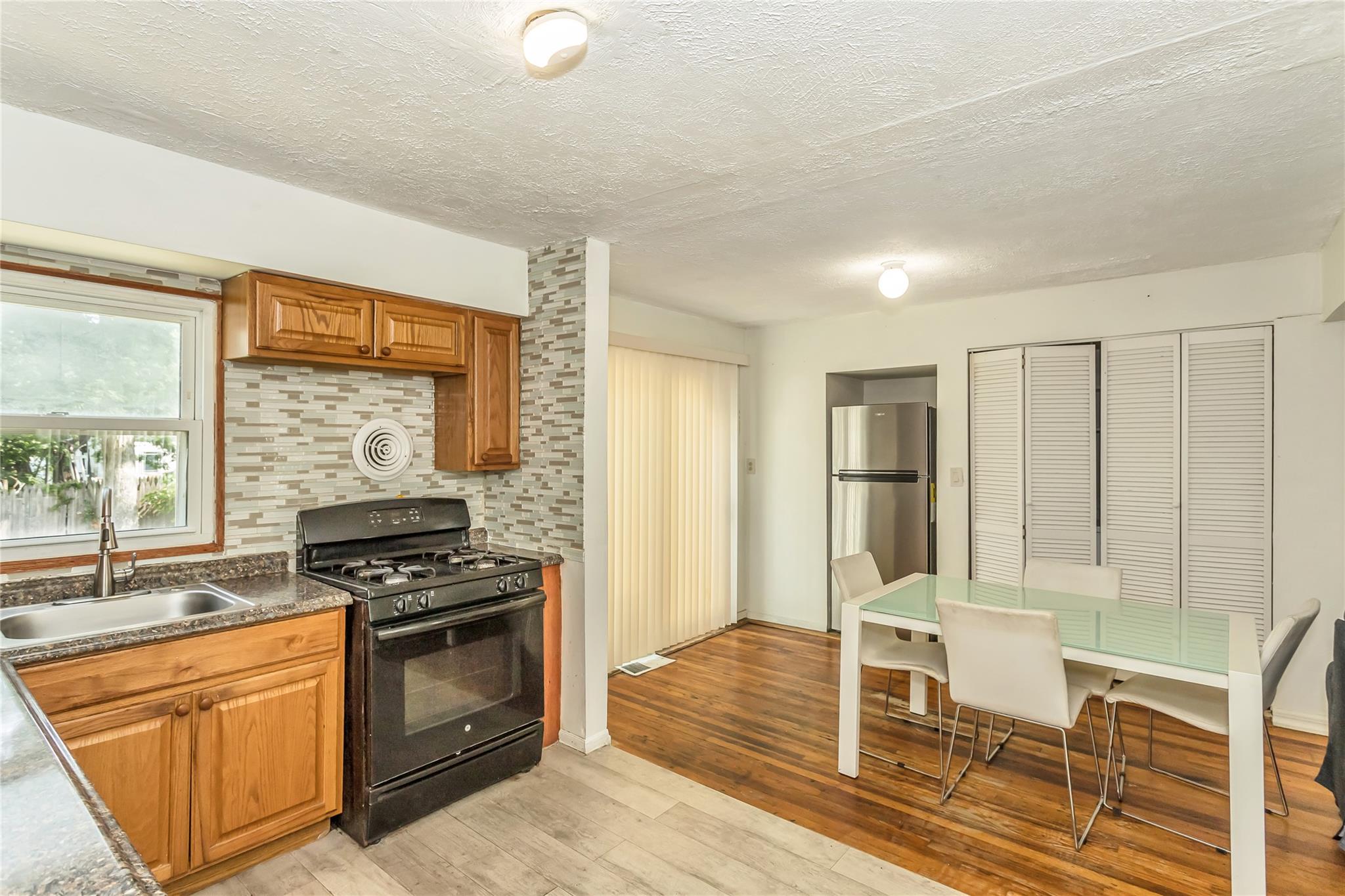 #9 photo, 18 Hilliard Avenue, 東長島 Central Islip , NY 11722