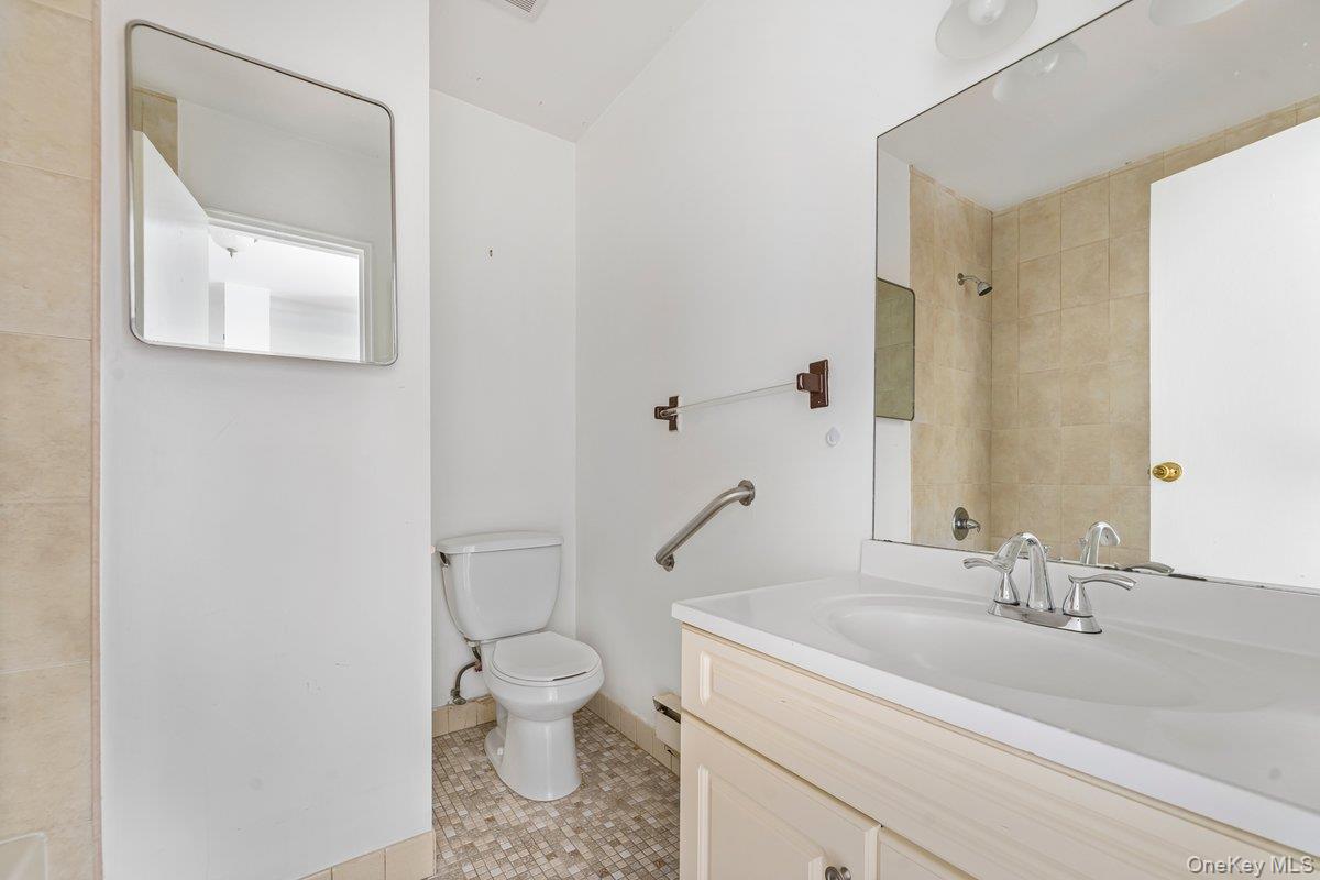 #13 photo, 77 Lorraine Terrace, Mount Vernon , NY 10553