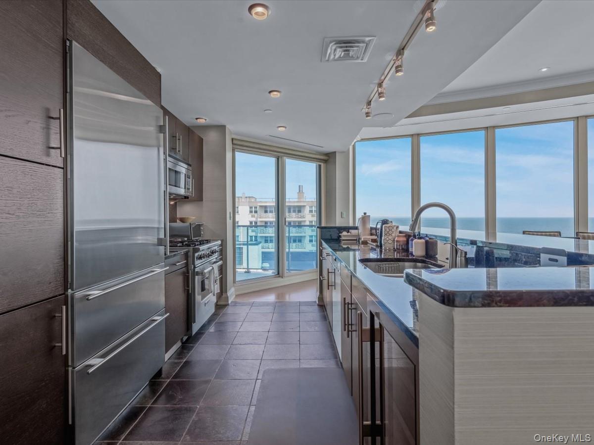 #7 photo, 403 E Boardwalk, ナッソー郡 Long Beach , NY 11561