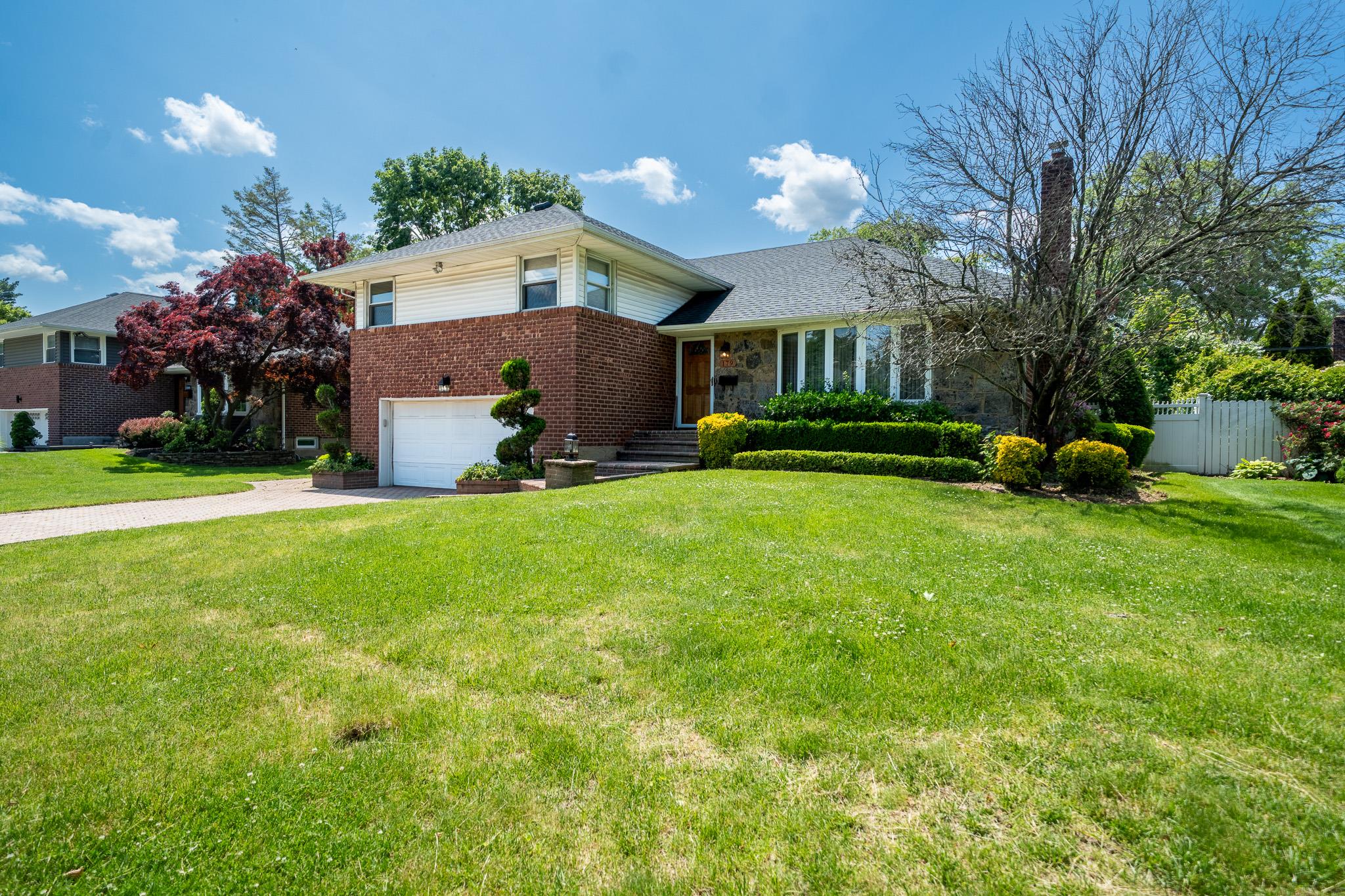 #1 photo, 179 Hazelwood Drive, 長島 西布雷 Westbury , NY 11590