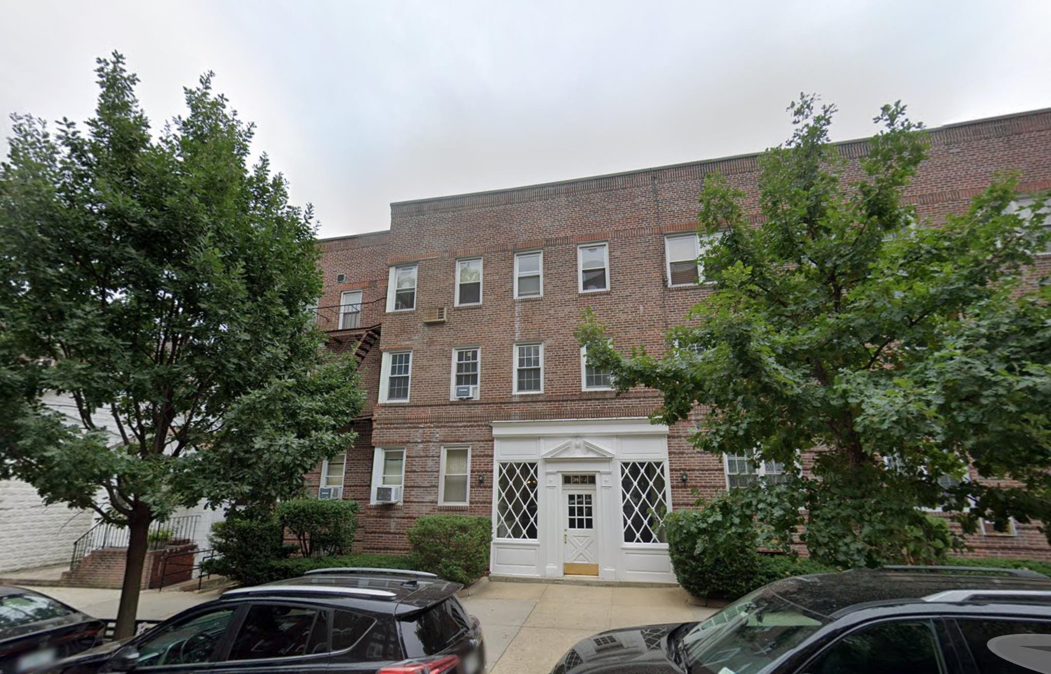 #1 photo, 9410 64 Road, クイーンズ区 Rego Park , NY 11374