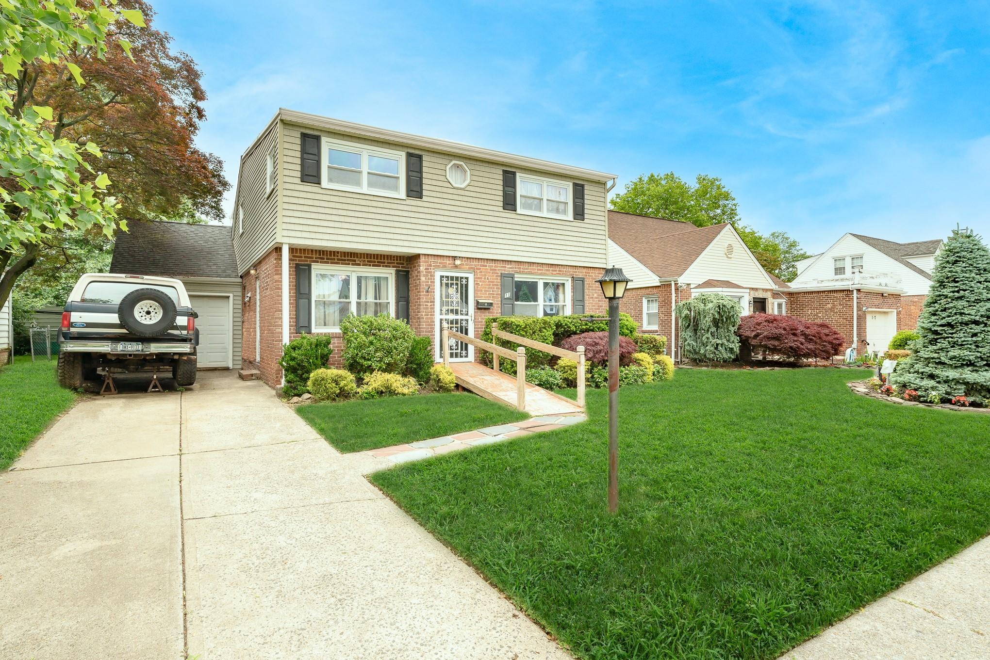 #1 photo, 11 Durham Road, New Hyde Park , NY 11040