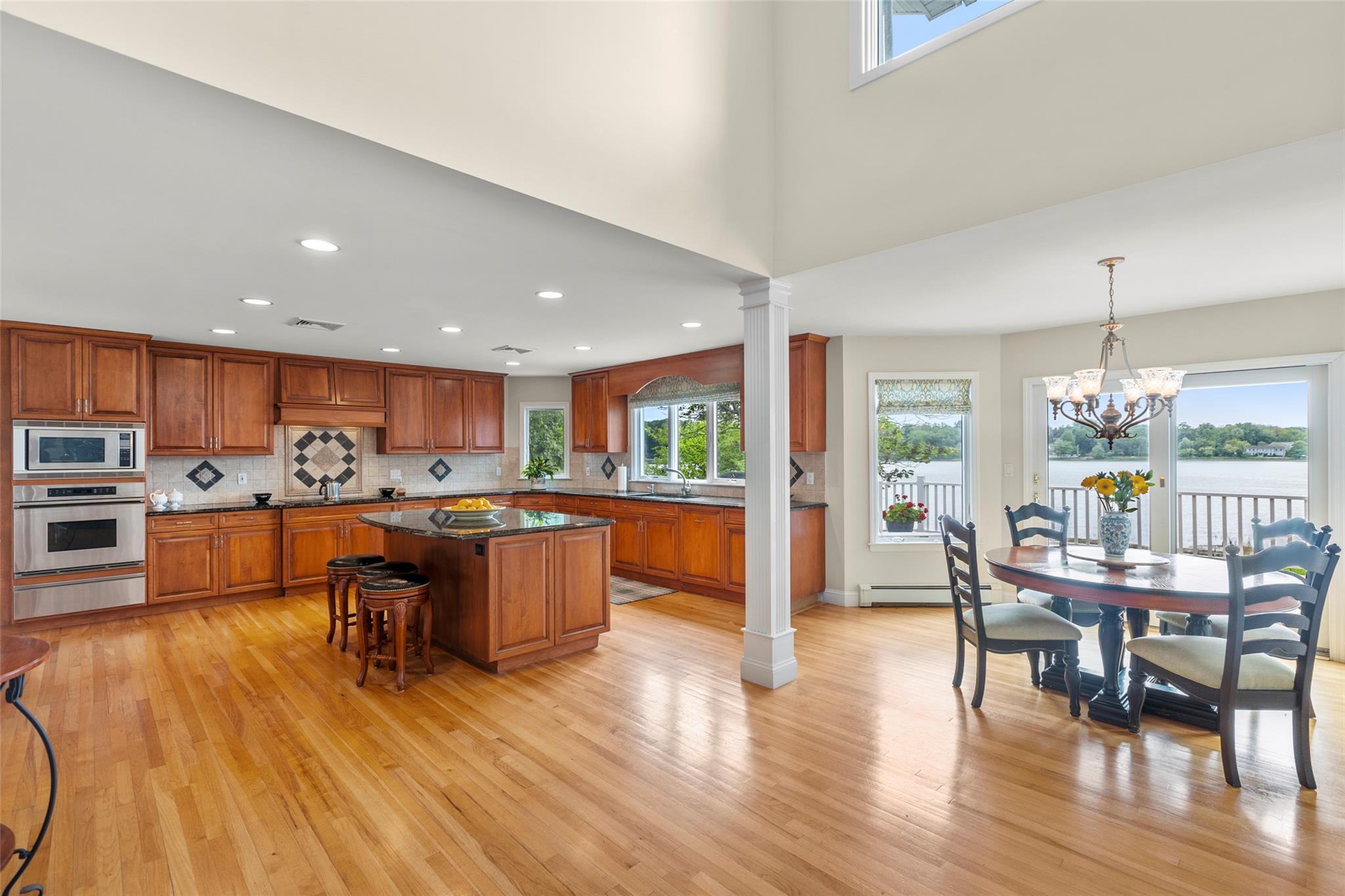 #9 photo, 17 Youngs Lane, サフォーク郡 Setauket , NY 11733