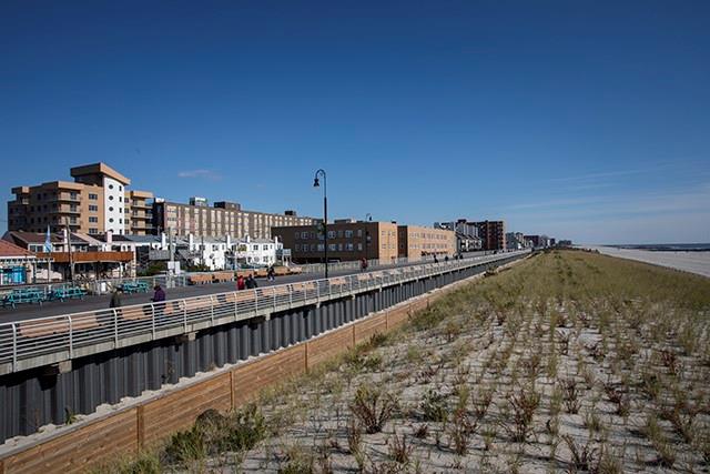 #2 photo, 951 Oceanfront Street, ナッソー郡 Long Beach , NY 11561