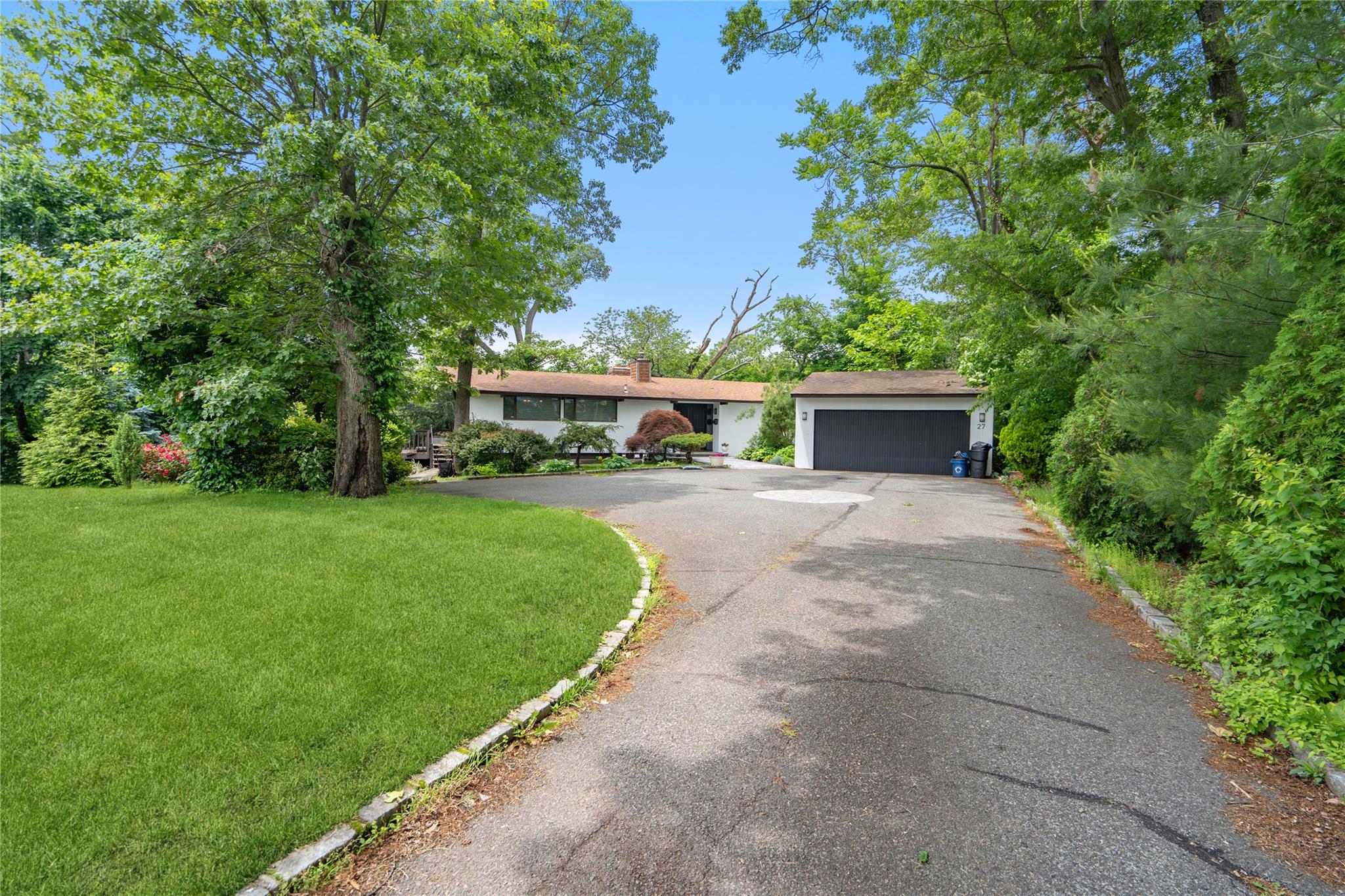 #1 photo, 27 Parkway Drive, Roslyn Heights , NY 11577