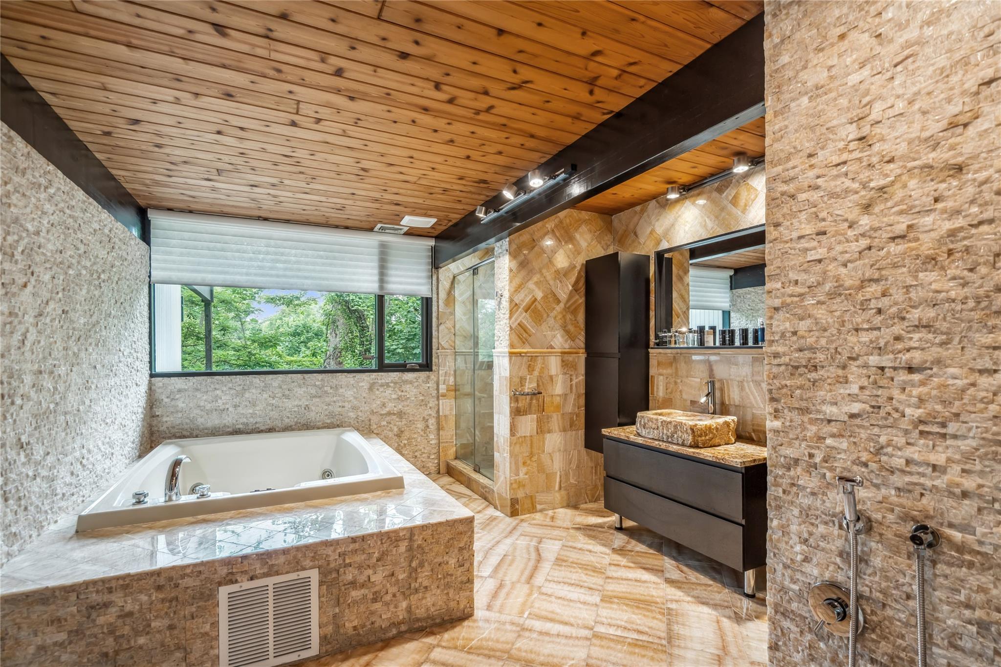 #13 photo, 27 Parkway Drive, ナッソー郡 Roslyn Heights , NY 11577