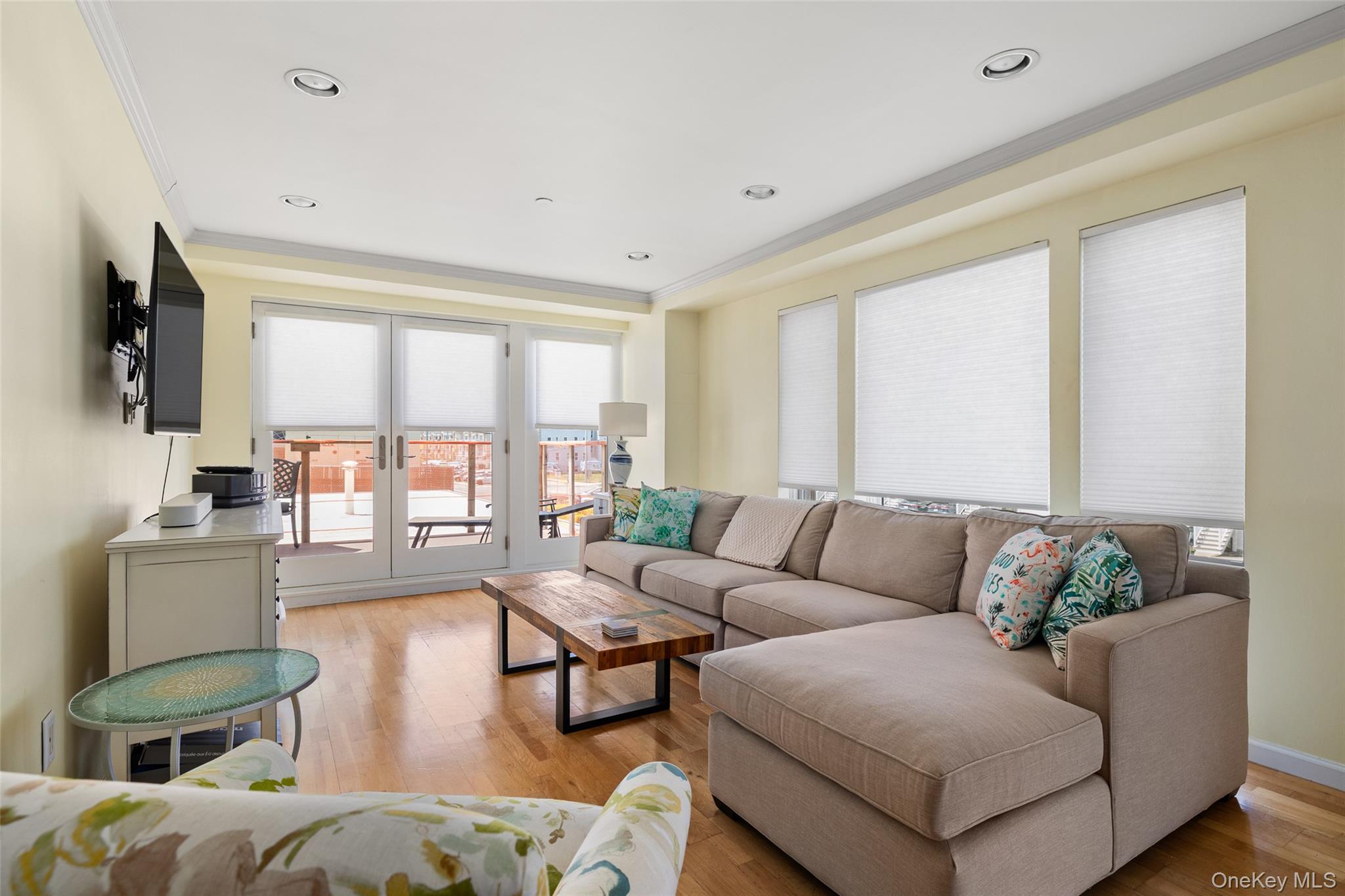 #12 photo, 260 W Broadway, ナッソー郡 Long Beach , NY 11561