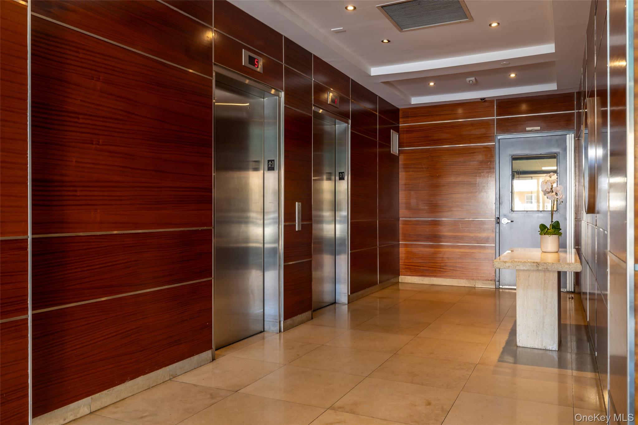 #8 photo, 260 W Broadway, ナッソー郡 Long Beach , NY 11561