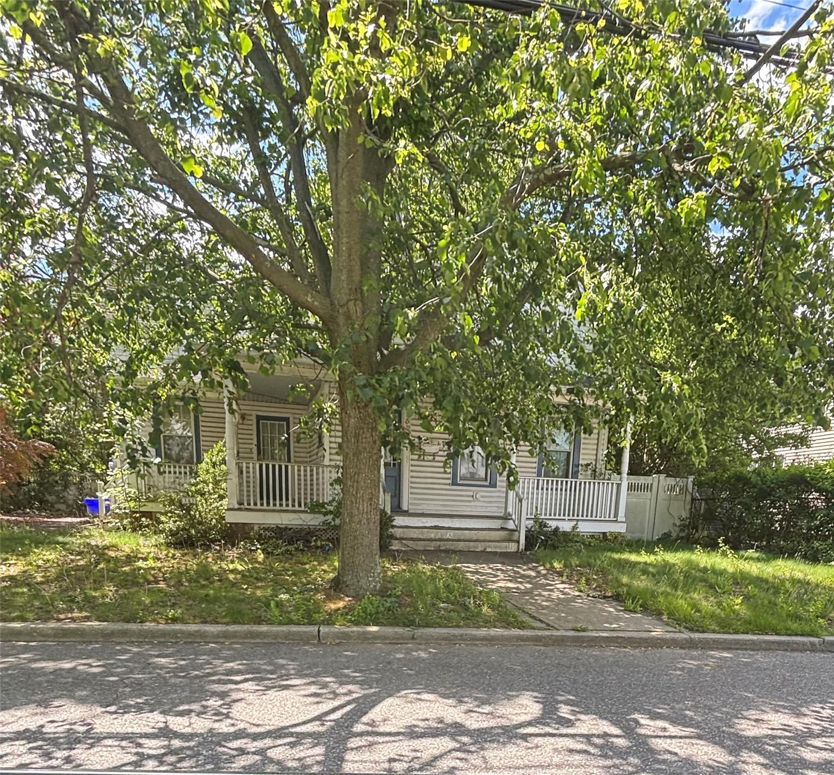 #1 photo, 252 Locust Avenue, Babylon , NY 11702