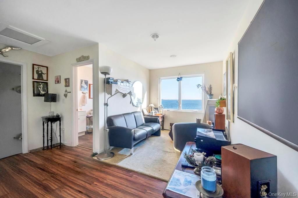 #12 photo, 3142 Shore Road, ナッソー郡 Bellmore , NY 11710