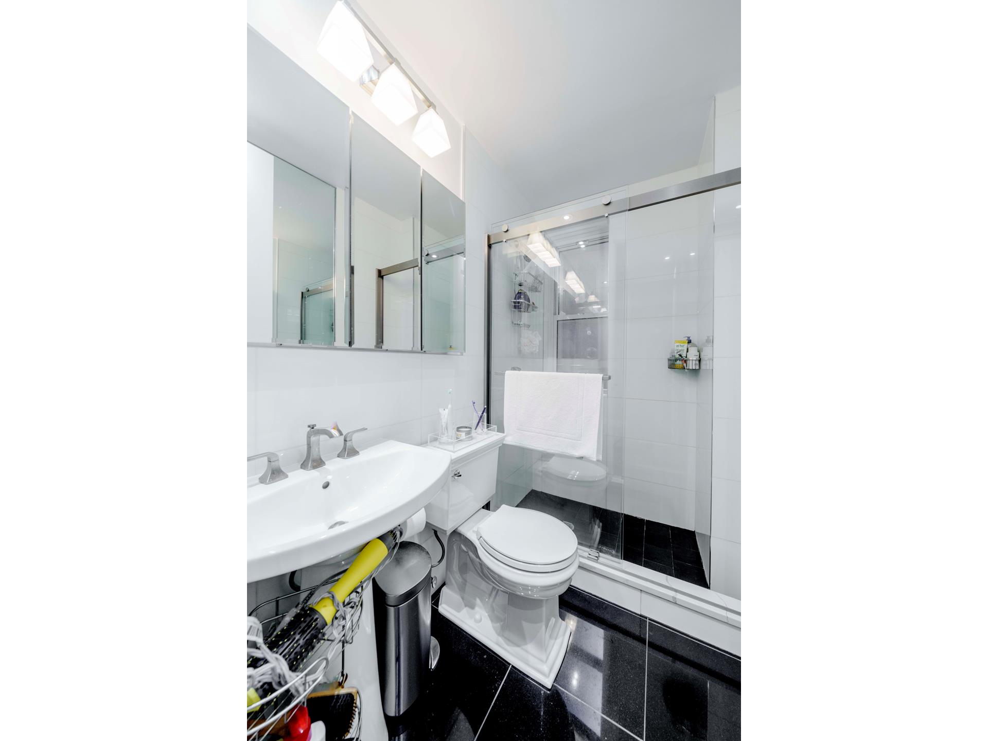 #1 photo, 162 W 13TH Street, Greenwich Village , NY 10011