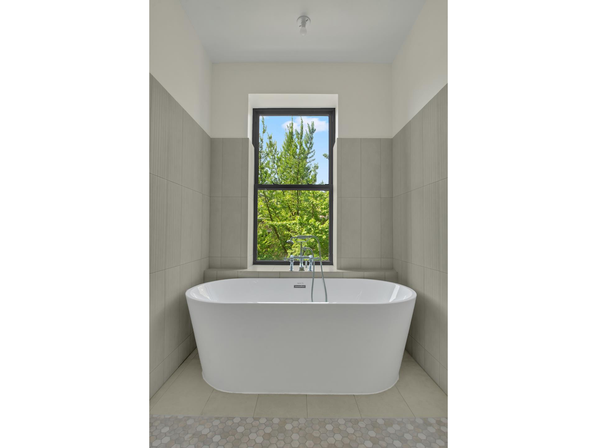 #5 photo, 57 W 130TH Street, マンハッタン Central Harlem , NY 10037