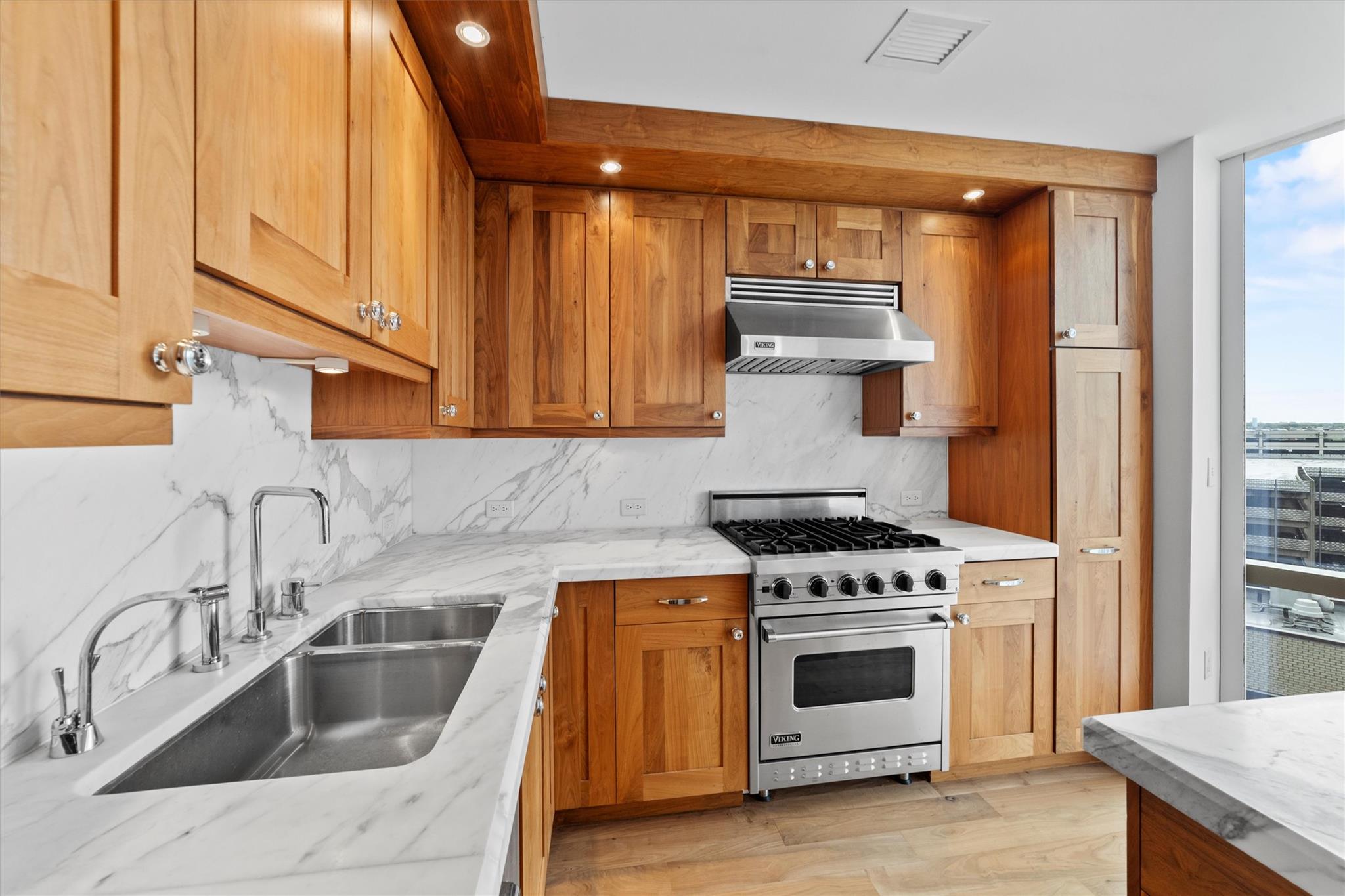 #11 photo, 5 Renaissance Square, White Plains , NY 10601