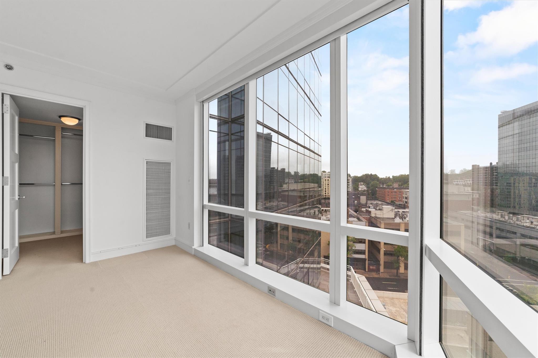 #18 photo, 5 Renaissance Square, White Plains , NY 10601