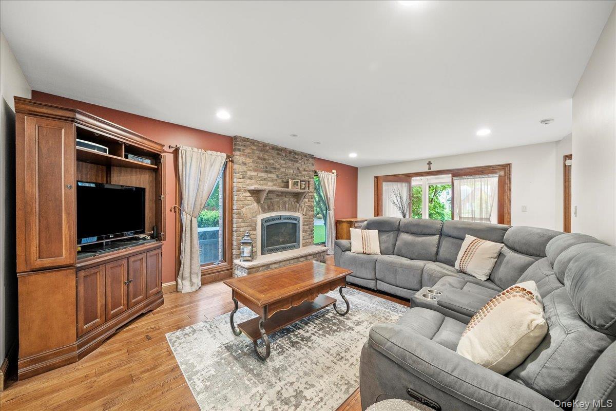 #18 photo, 7 Kent Court, サフォーク郡 Bayport , NY 11705