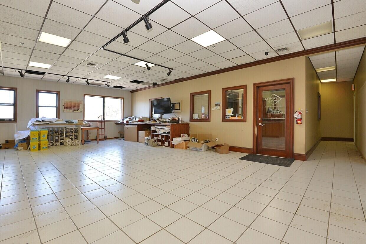 #2 photo, 42-02 Astoria Boulevard, Astoria , NY 11103