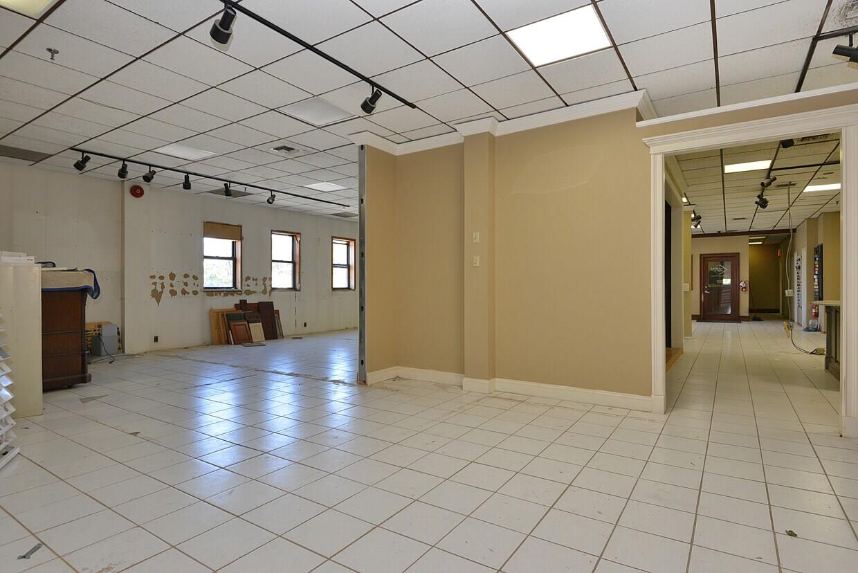 #6 photo, 42-02 Astoria Boulevard, Astoria , NY 11103