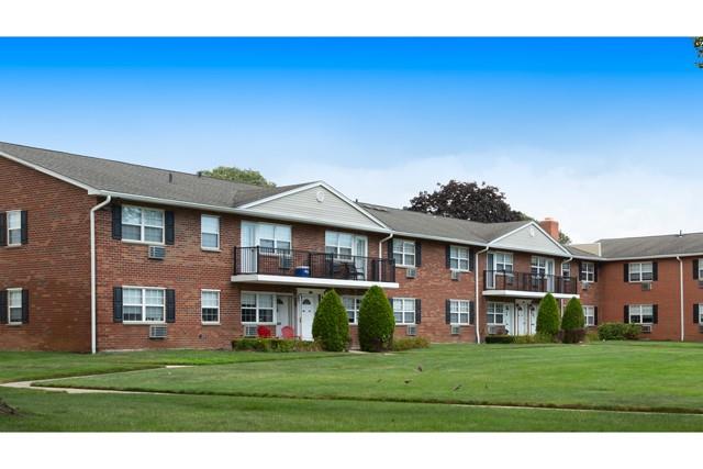 #1 photo, 81 Bowling Lane, ナッソー郡 Levittown , NY 11756