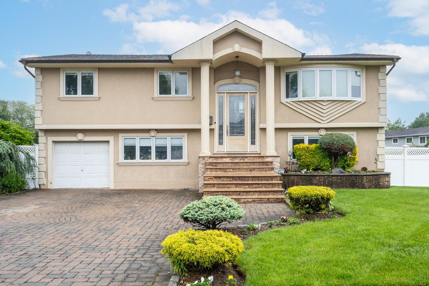 #1 photo, 27 Suzanne Lane, Bethpage , NY 11714