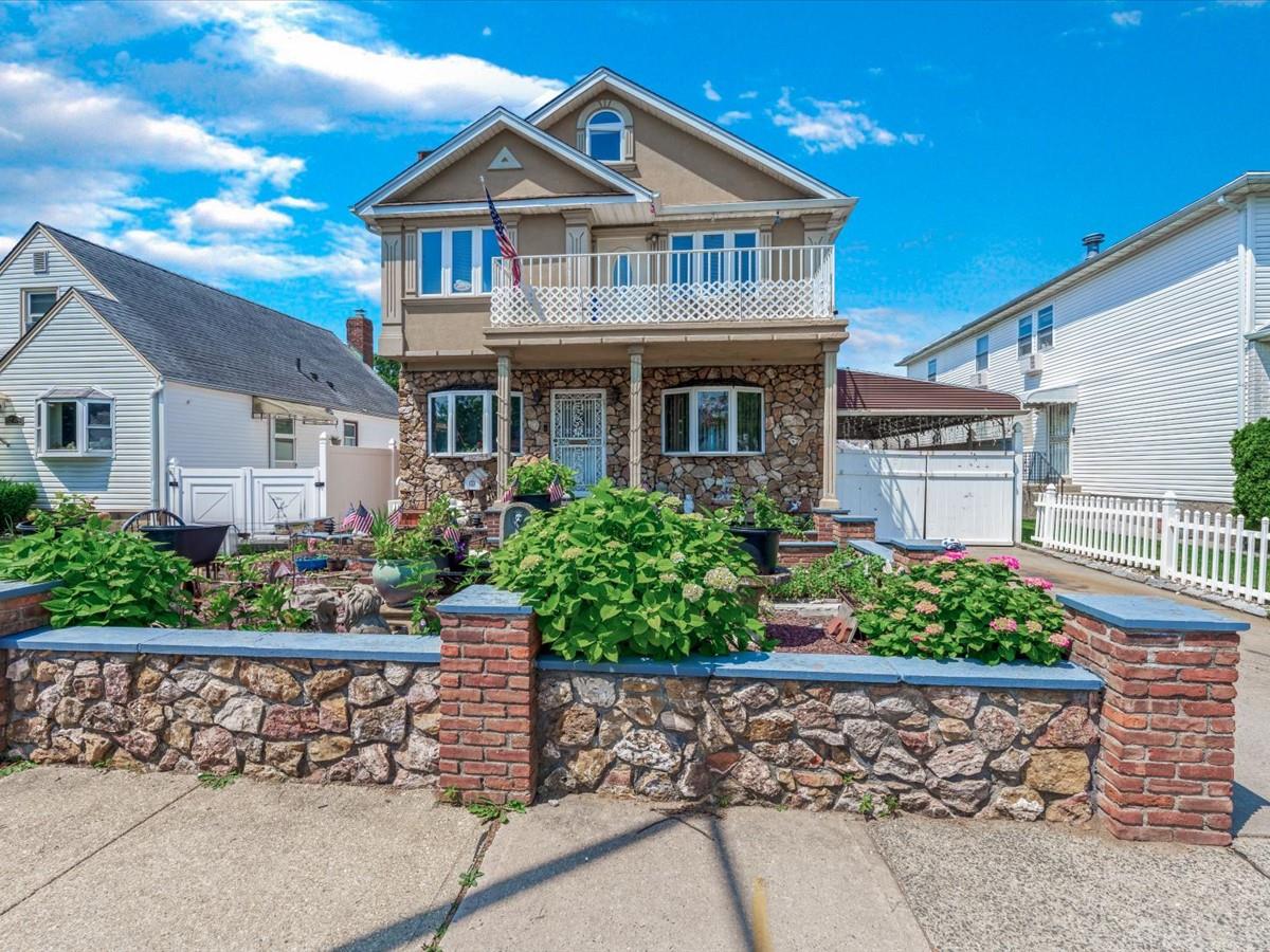 #3 photo, 82-44 263 Street, Glen Oaks , NY 11004