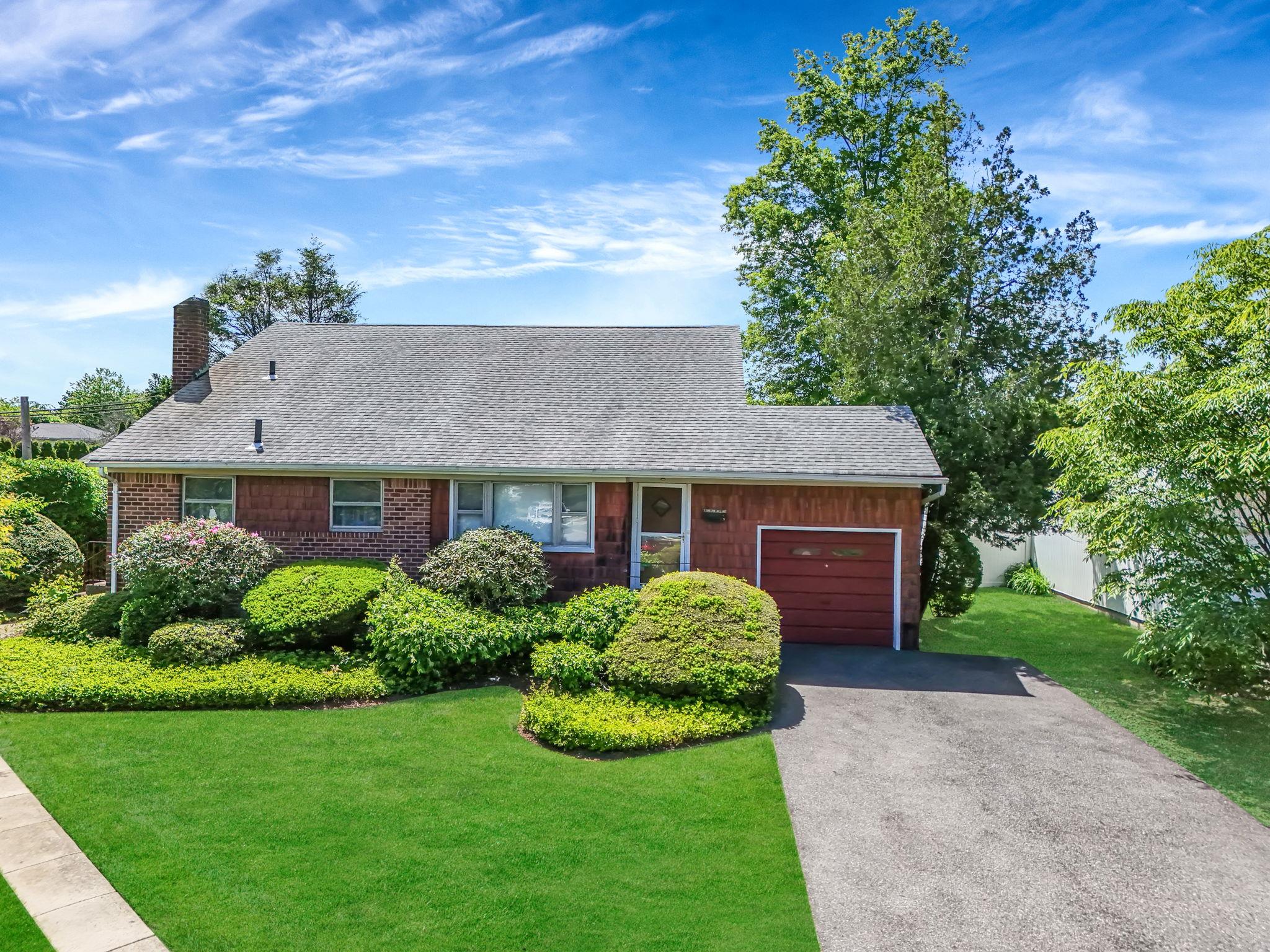 #1 photo, 3 Shelter Hill Road, 長島 Plainview , NY 11803