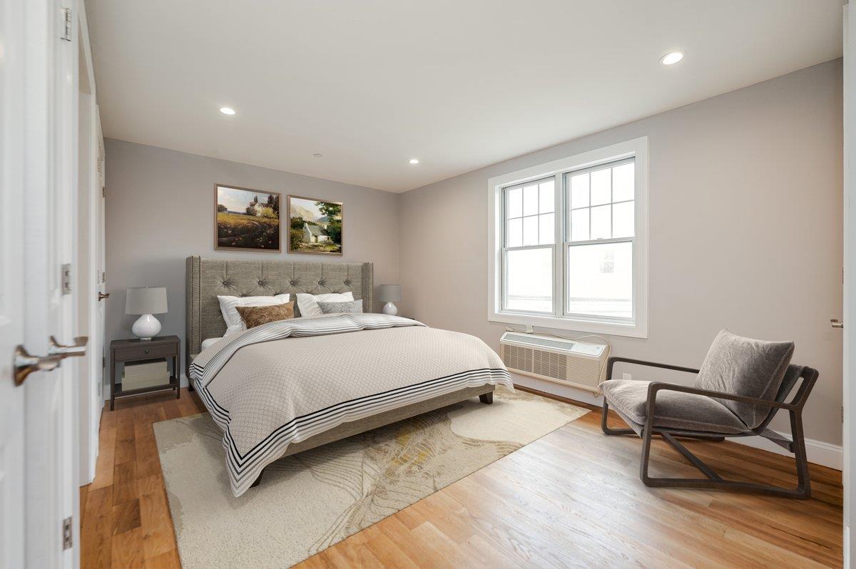 #15 photo, 661 W Broadway, Long Beach , NY 11561