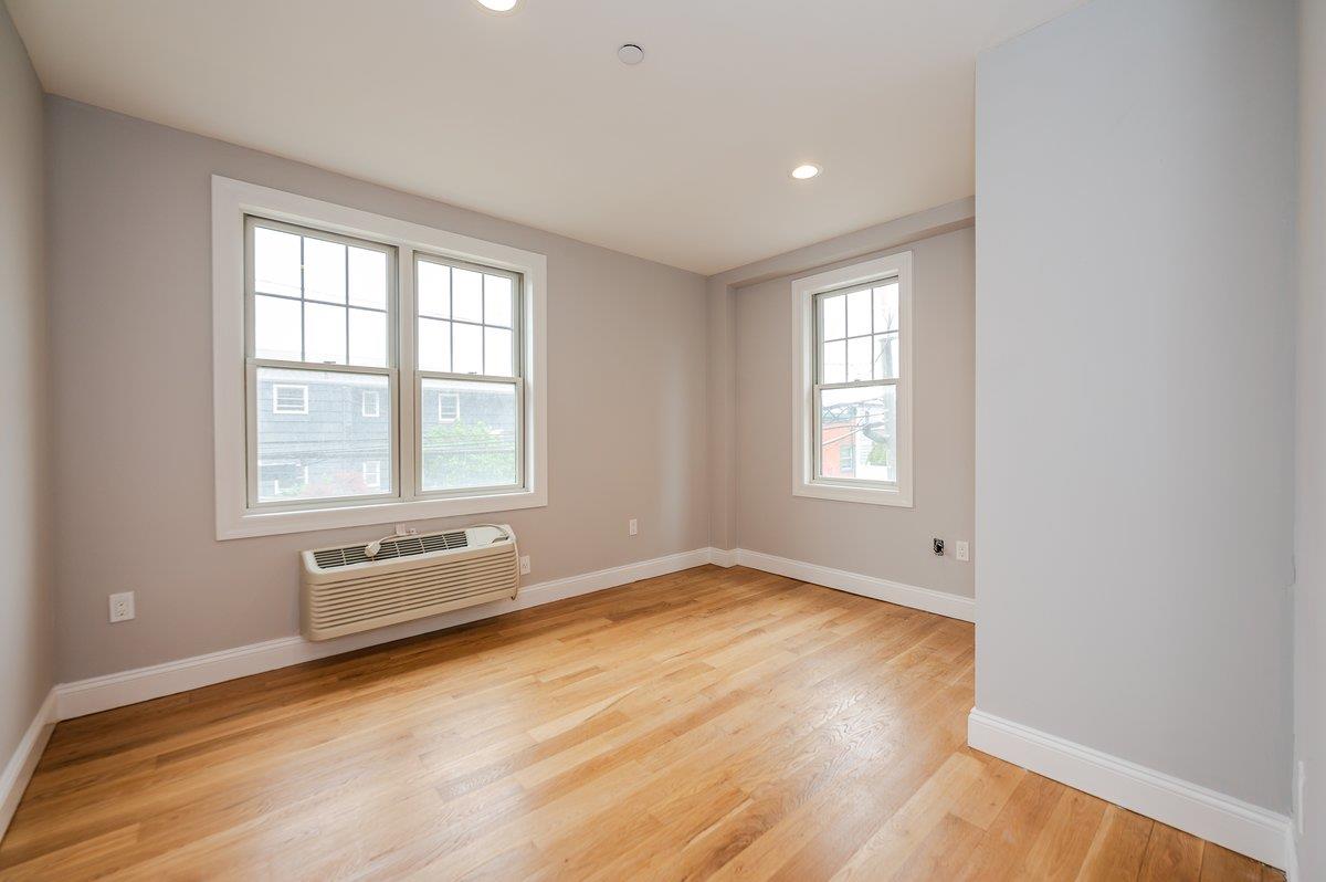 #19 photo, 661 W Broadway, Long Beach , NY 11561