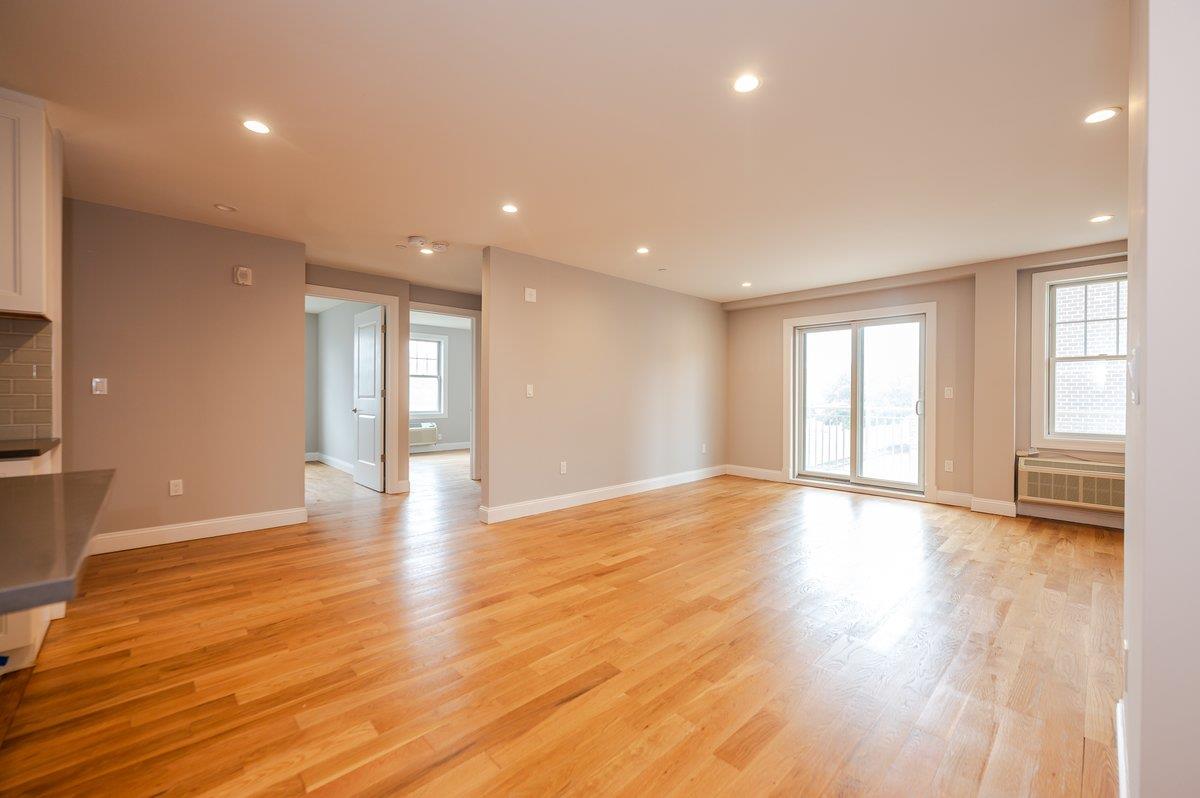 #9 photo, 661 W Broadway, Long Beach , NY 11561