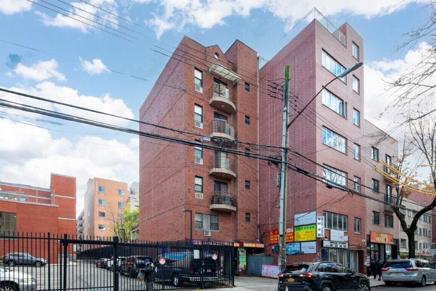 #1 photo, 132-52 41st Avenue, كوينز Flushing , NY 11355