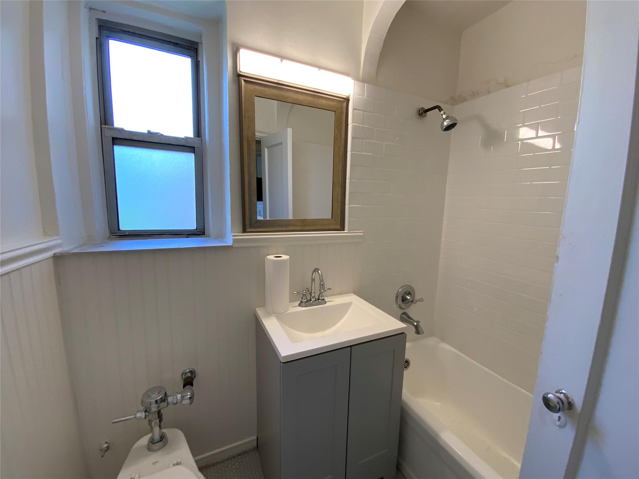 #8 photo, 1 S Broadway, White Plains , NY 10601