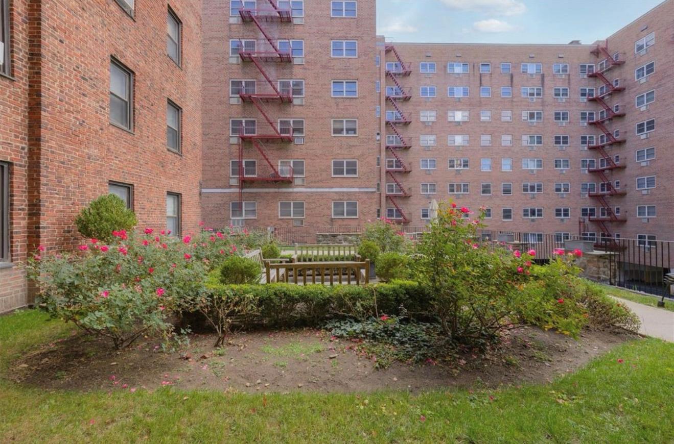 #19 photo, 68 E Hartsdale Avenue, Hartsdale , NY 10530