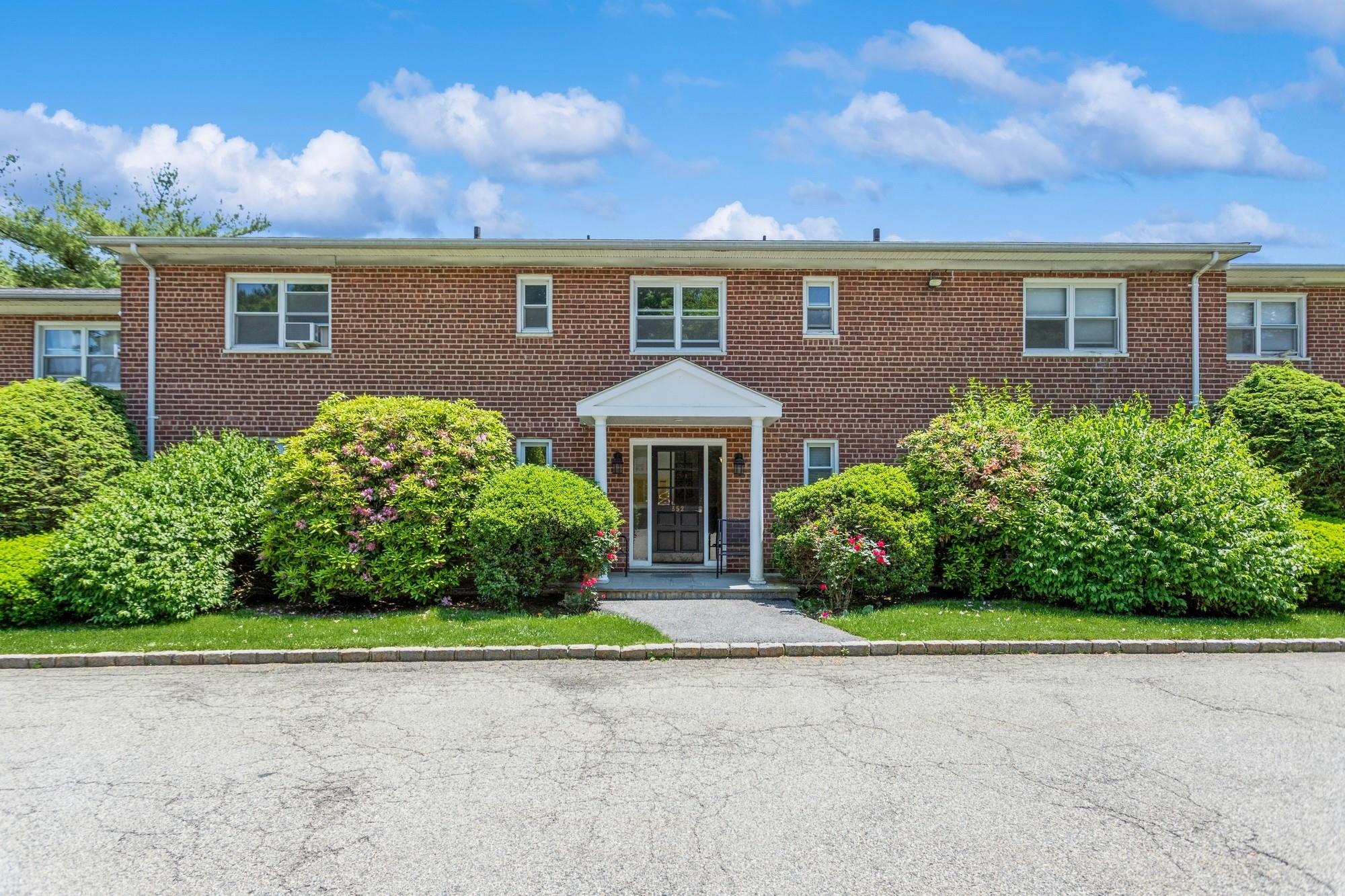#1 photo, 352 N State Road, Briarcliff Manor , NY 10510