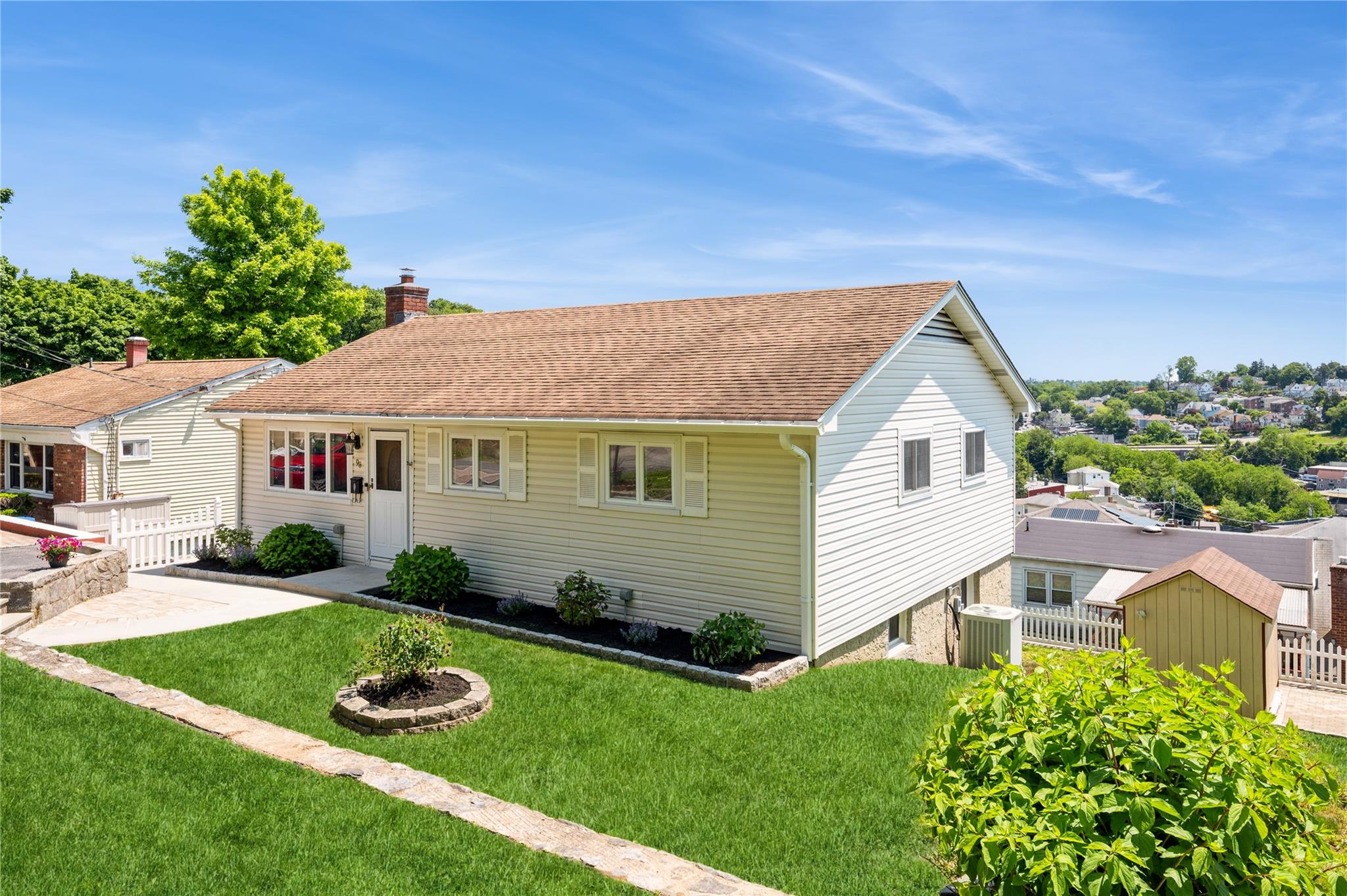 #1 photo, 98 Hillside Avenue, 紐約州 Yonkers , NY 10703