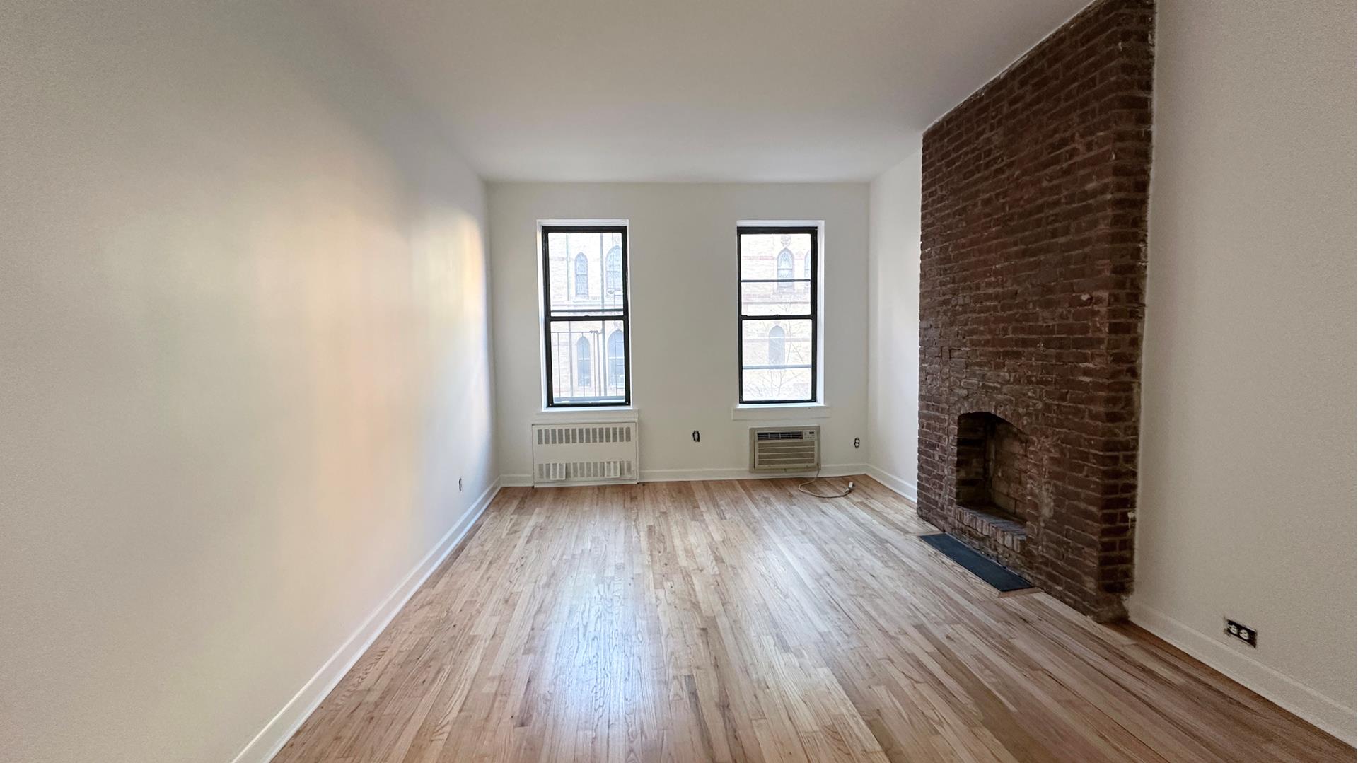 #1 photo, 212 E 83RD Street, マンハッタン Yorkville , NY 10028