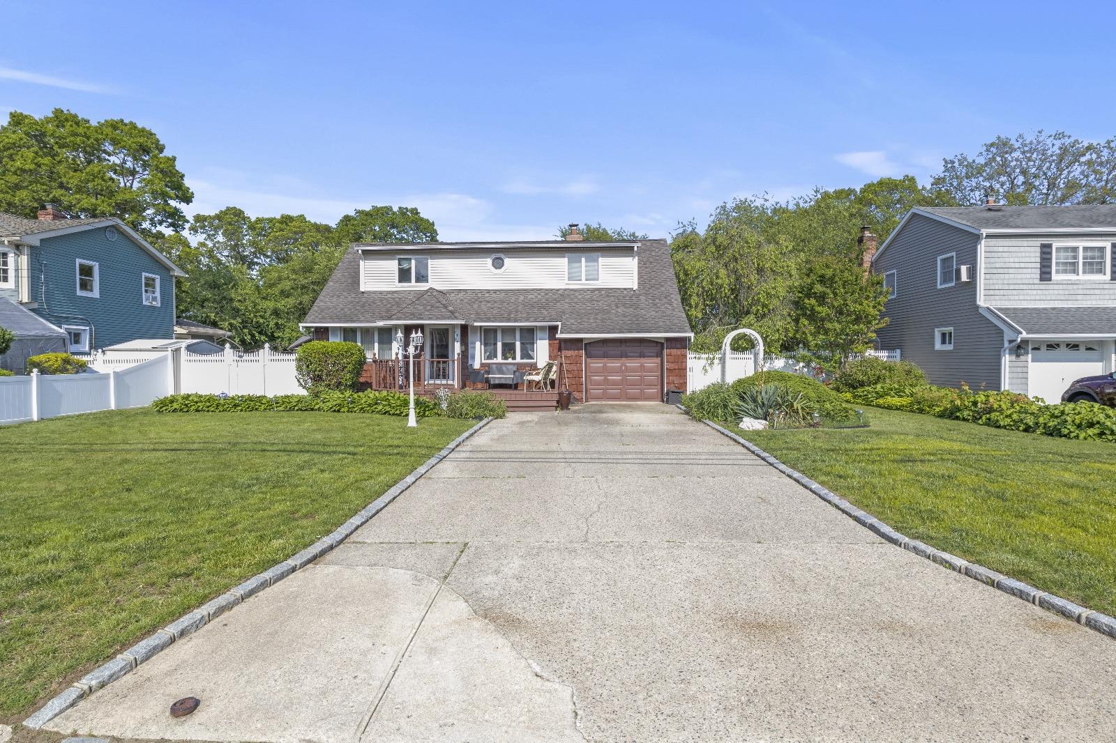 #1 photo, 1125 Reilly Street, Bay Shore , NY 11706