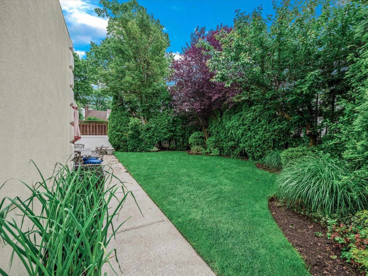 #15 photo, 18 Ashland Avenue, New Hyde Park , NY 11040