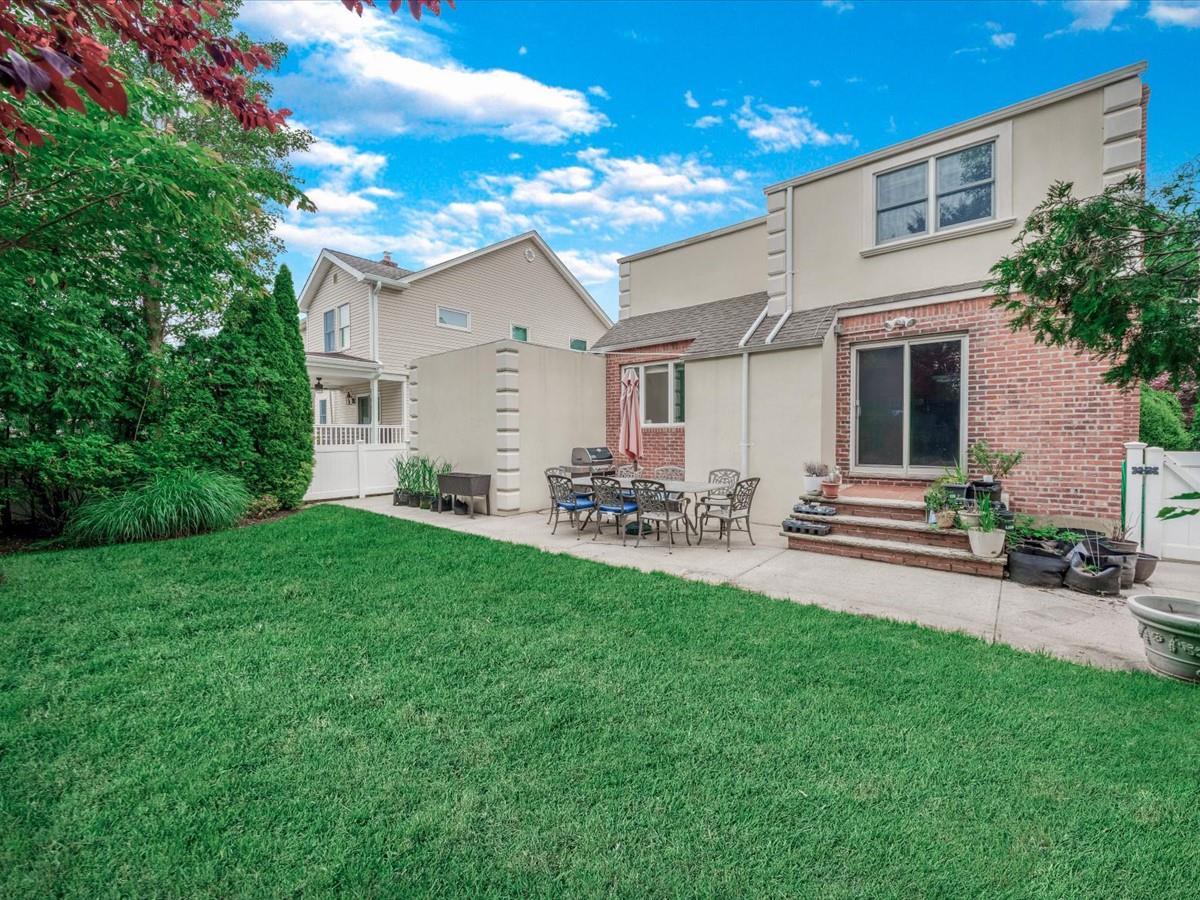 #16 photo, 18 Ashland Avenue, New Hyde Park , NY 11040