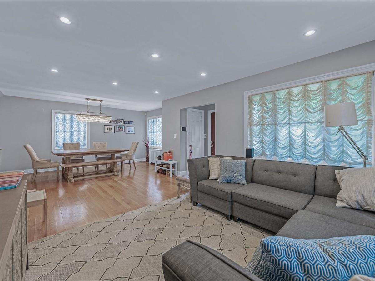 #3 photo, 18 Ashland Avenue, New Hyde Park , NY 11040