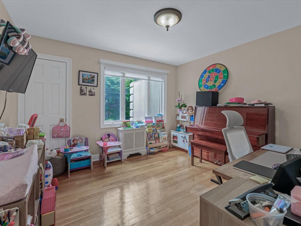 #6 photo, 18 Ashland Avenue, New Hyde Park , NY 11040