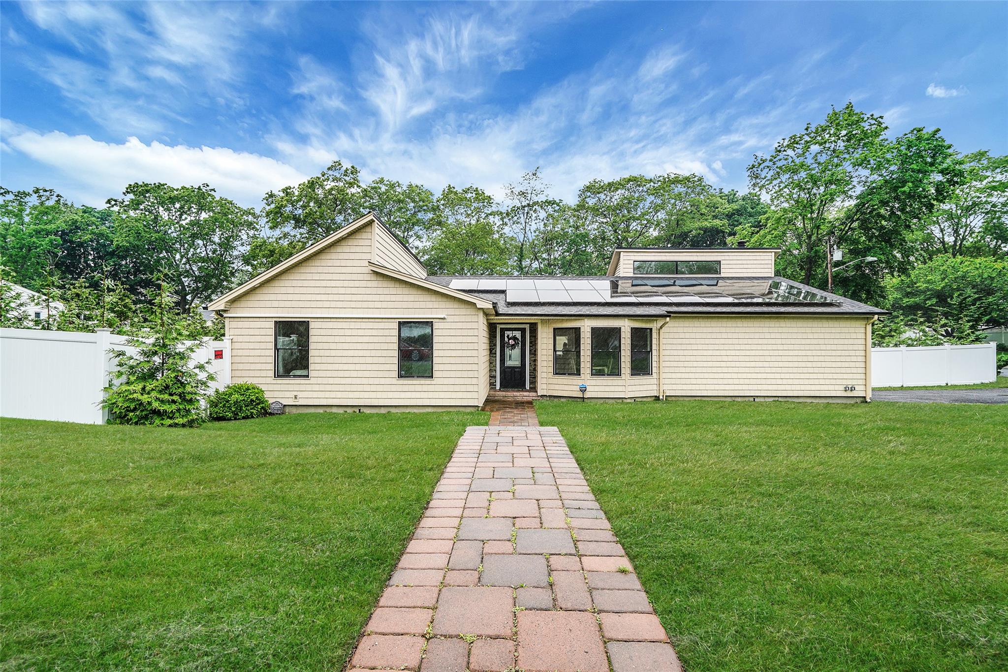 #1 photo, 134 Lawrence Avenue, 东长岛 哈帕克 Hauppauge , NY 11788