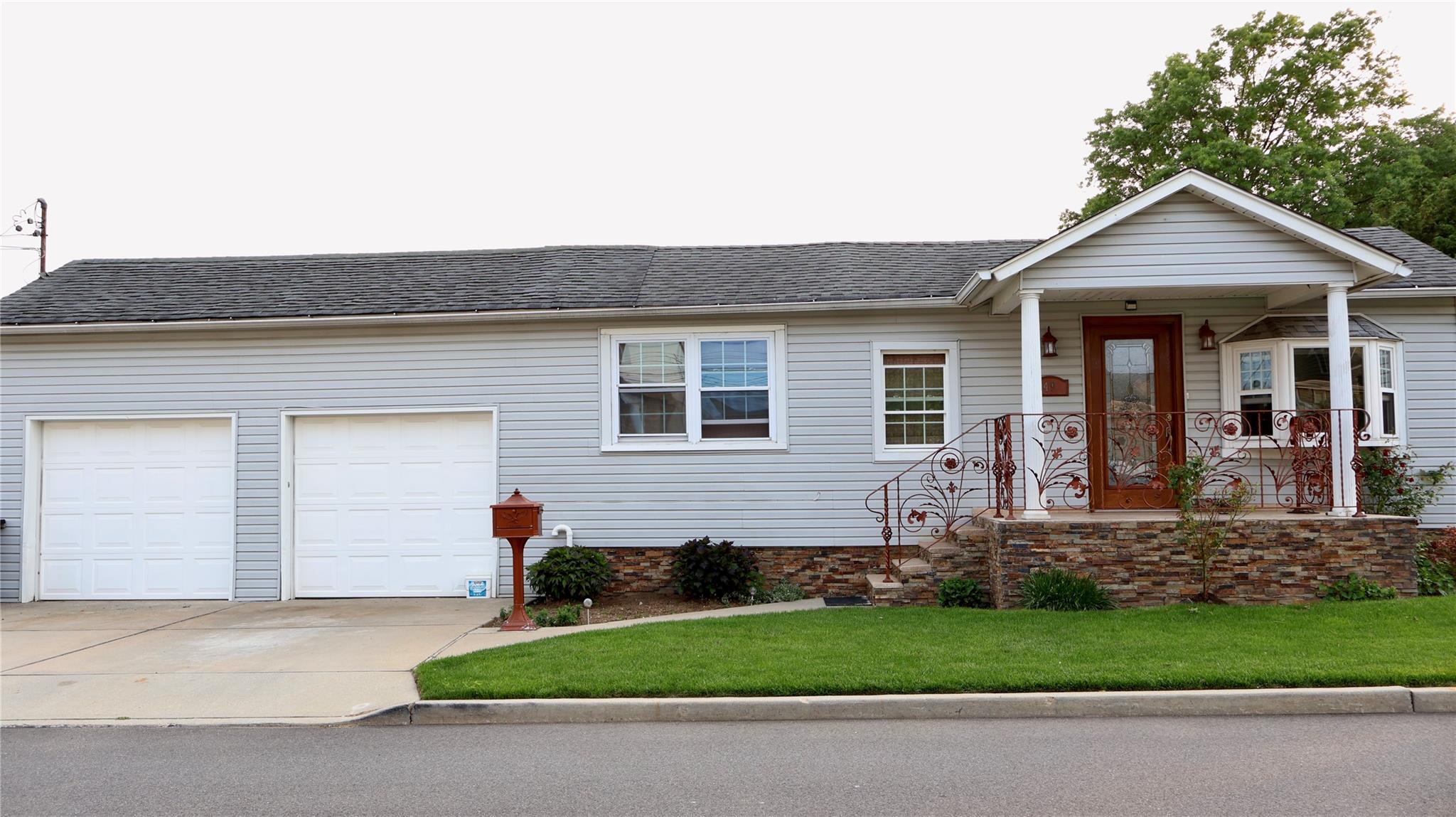 #1 photo, 49 Yale Street, 長島 Inwood , NY 11096