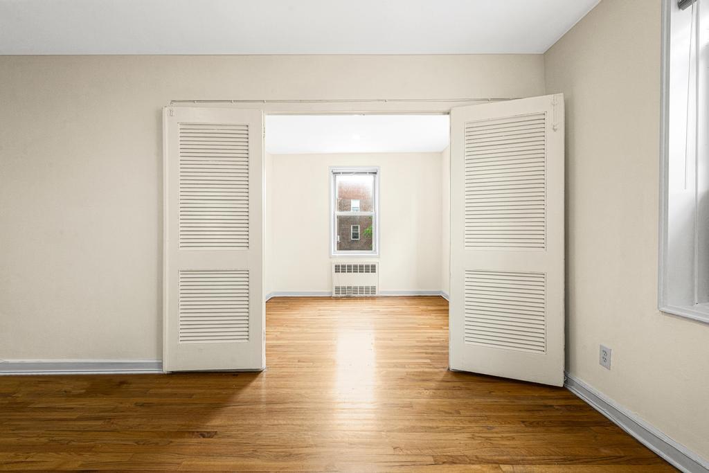 #13 photo, 72-10 112th Street, クイーンズ区 Forest Hills , NY 11375