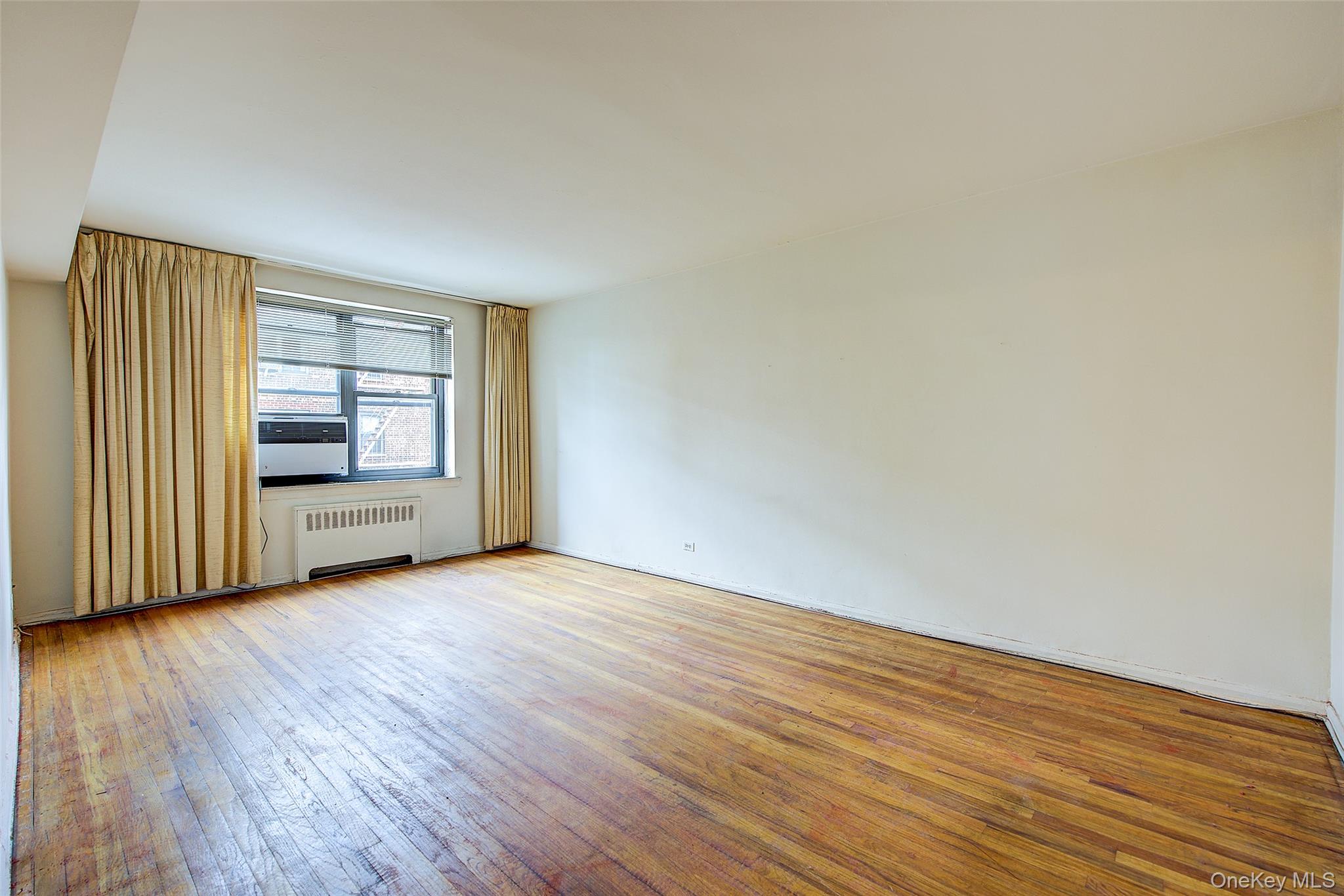 #7 photo, 32-43 91 Street, クイーンズ区 East Elmhurst , NY 11369