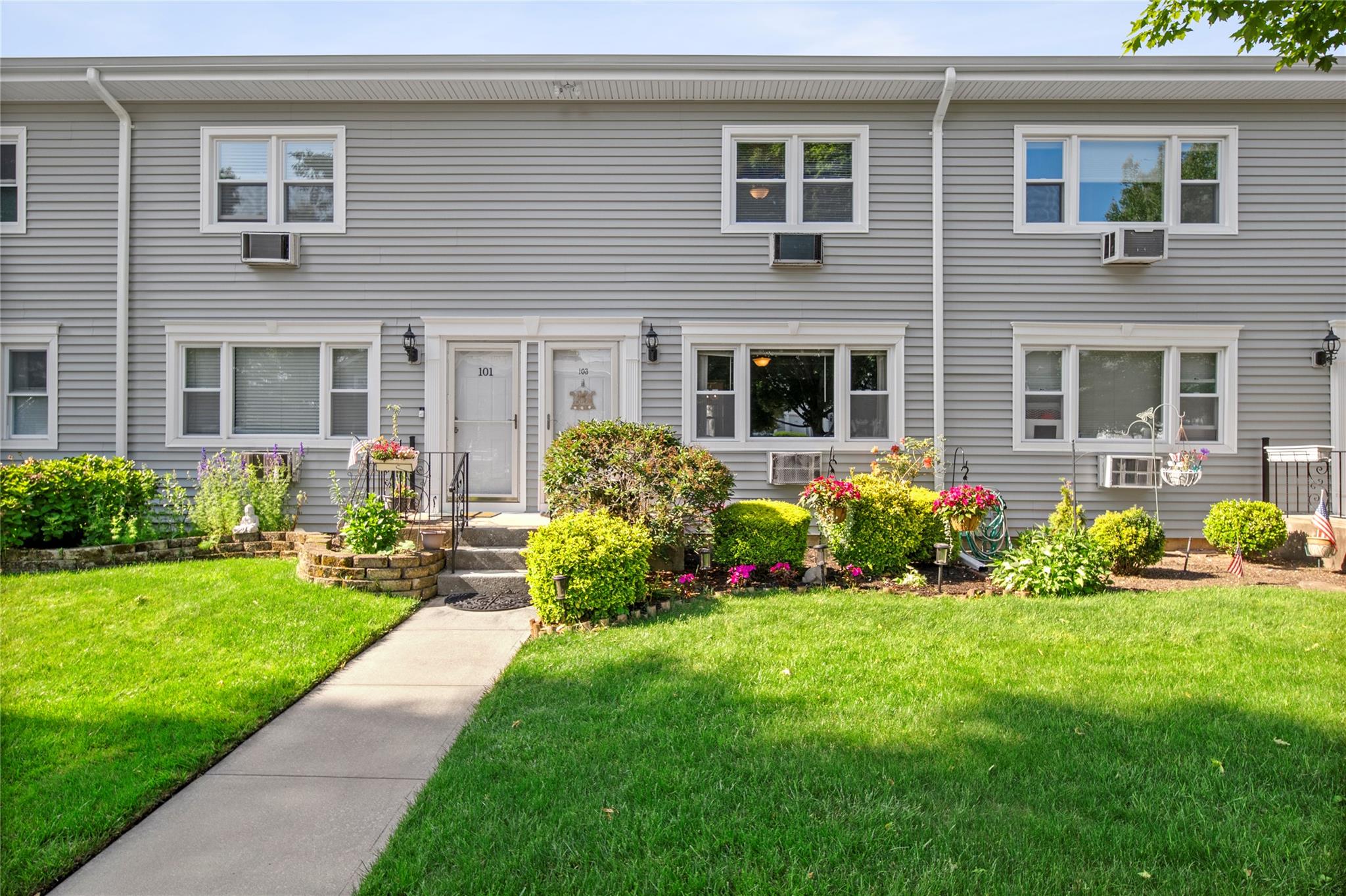 #1 photo, 103 Finch Lane, サフォーク郡 Islip , NY 11751