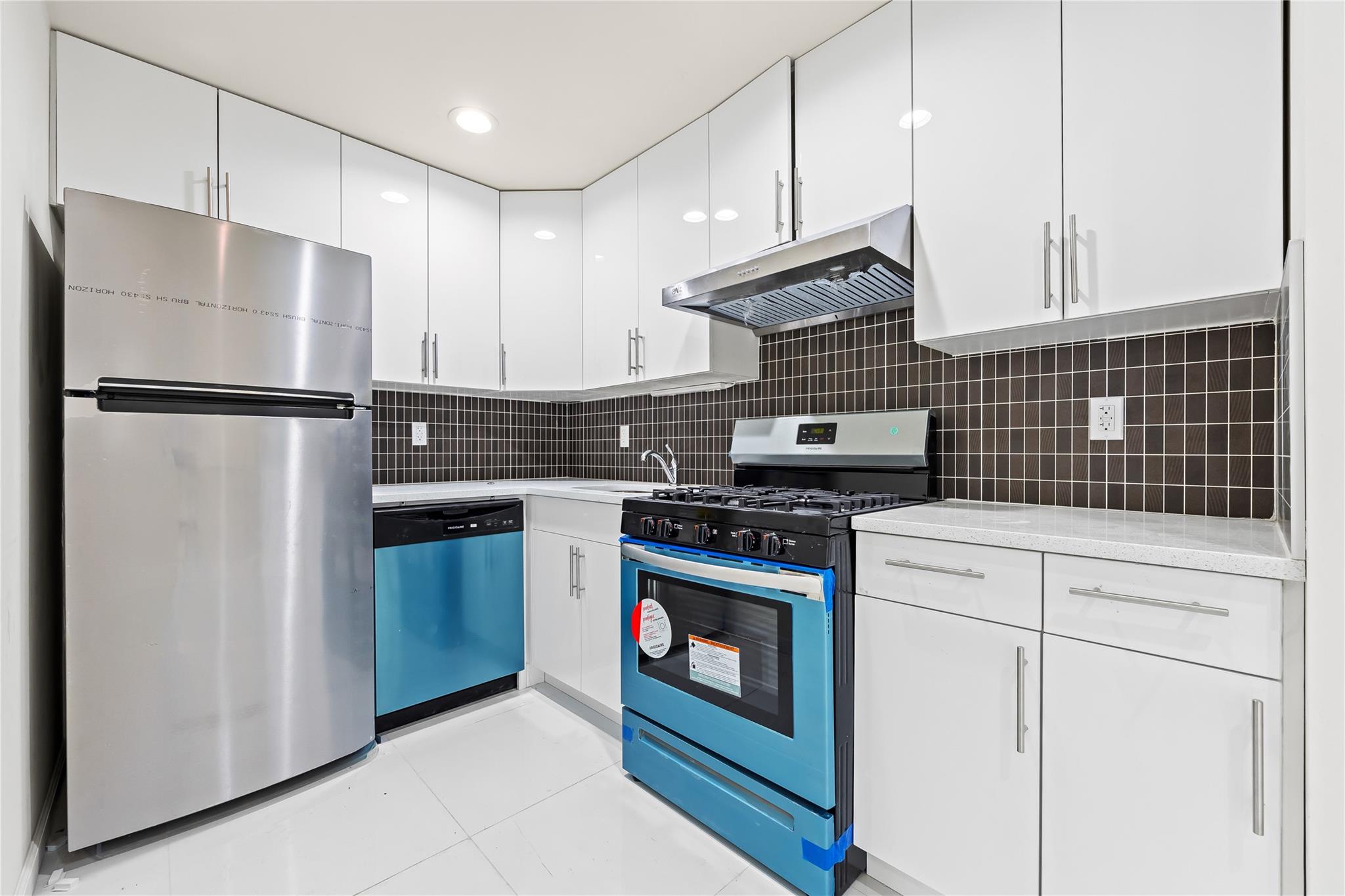 #8 photo, 91-23 Corona Avenue, Elmhurst , NY 11373