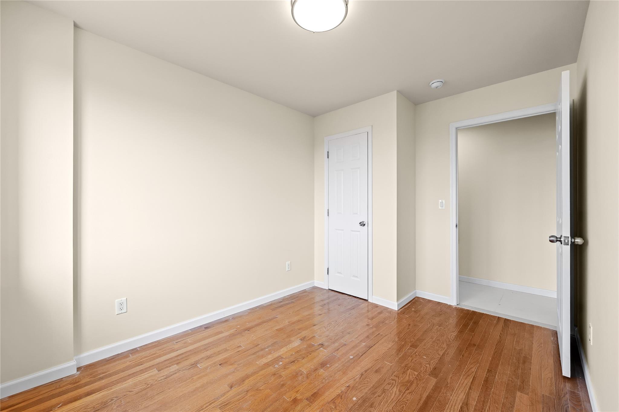 #10 photo, 91-23 Corona Avenue, クイーンズ区 Elmhurst , NY 11373