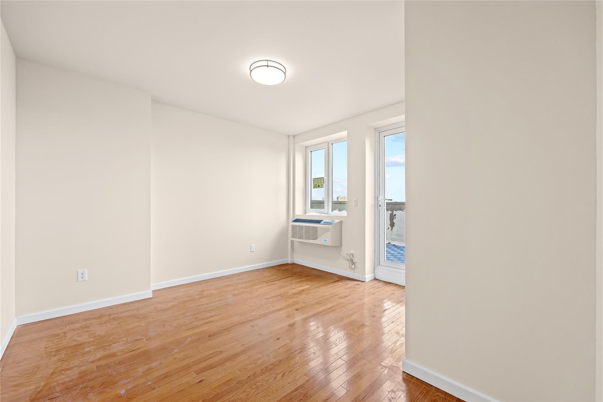 #14 photo, 91-23 Corona Avenue, クイーンズ区 Elmhurst , NY 11373