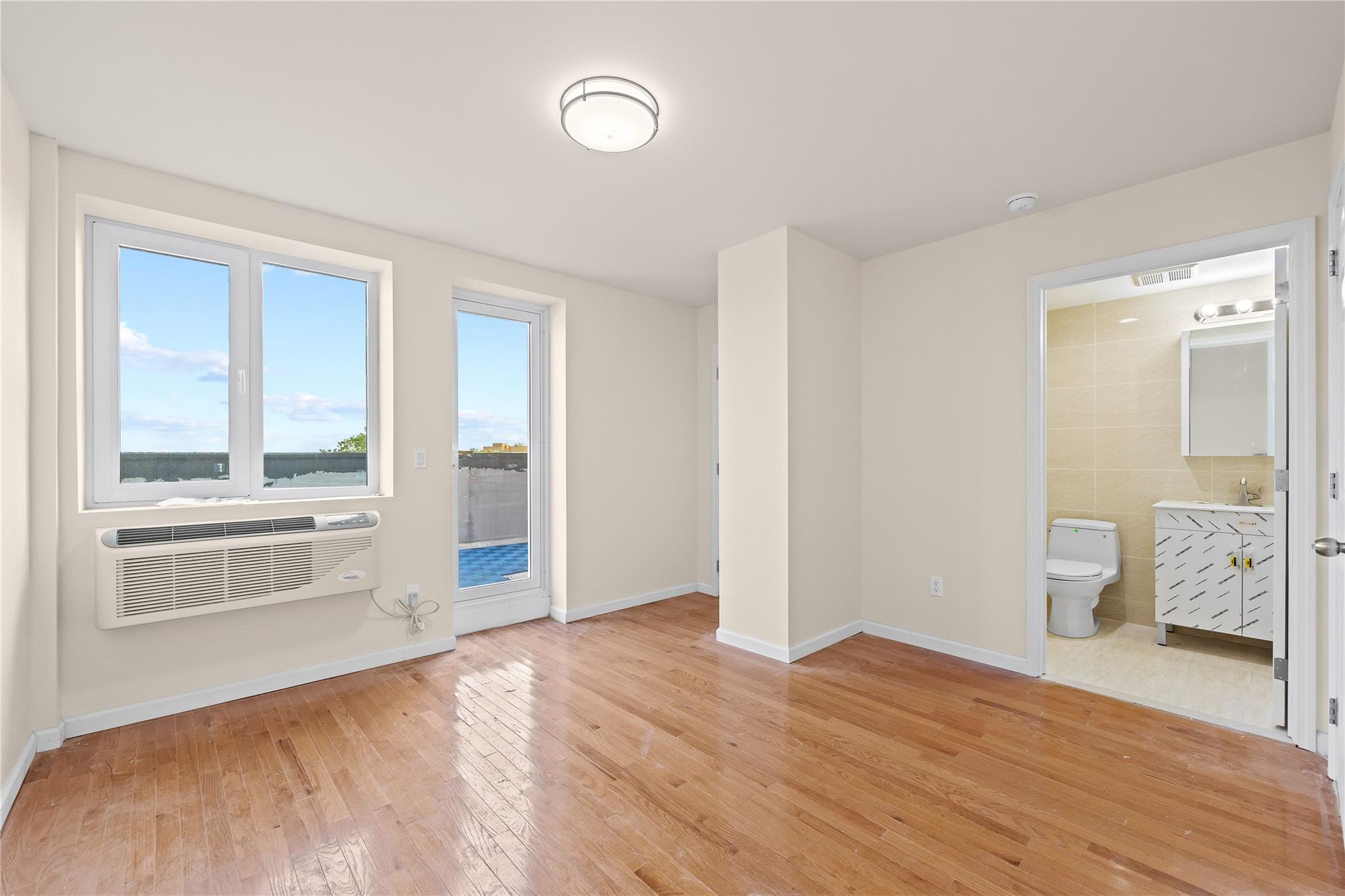 #15 photo, 91-23 Corona Avenue, クイーンズ区 Elmhurst , NY 11373