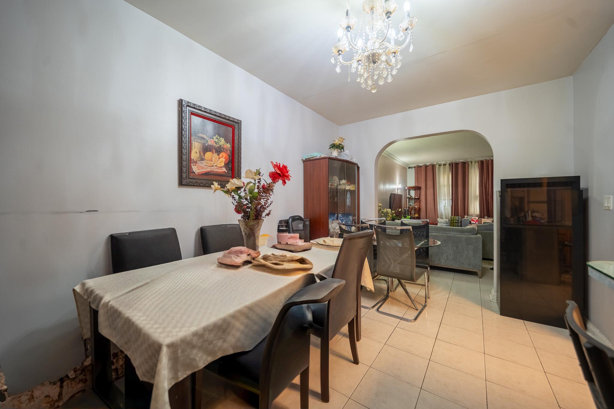 #10 photo, 32-23 76th Street, クイーンズ区 East Elmhurst , NY 11370